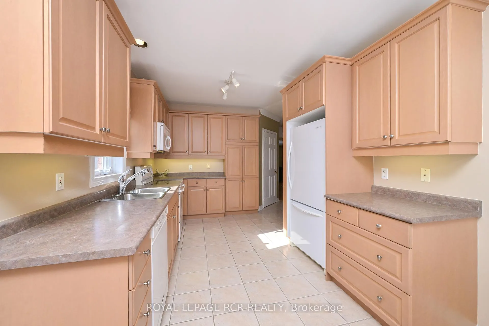 Photo 5 of 38 Bella Vista Trail, New Tecumseth, Alliston — HOMEH