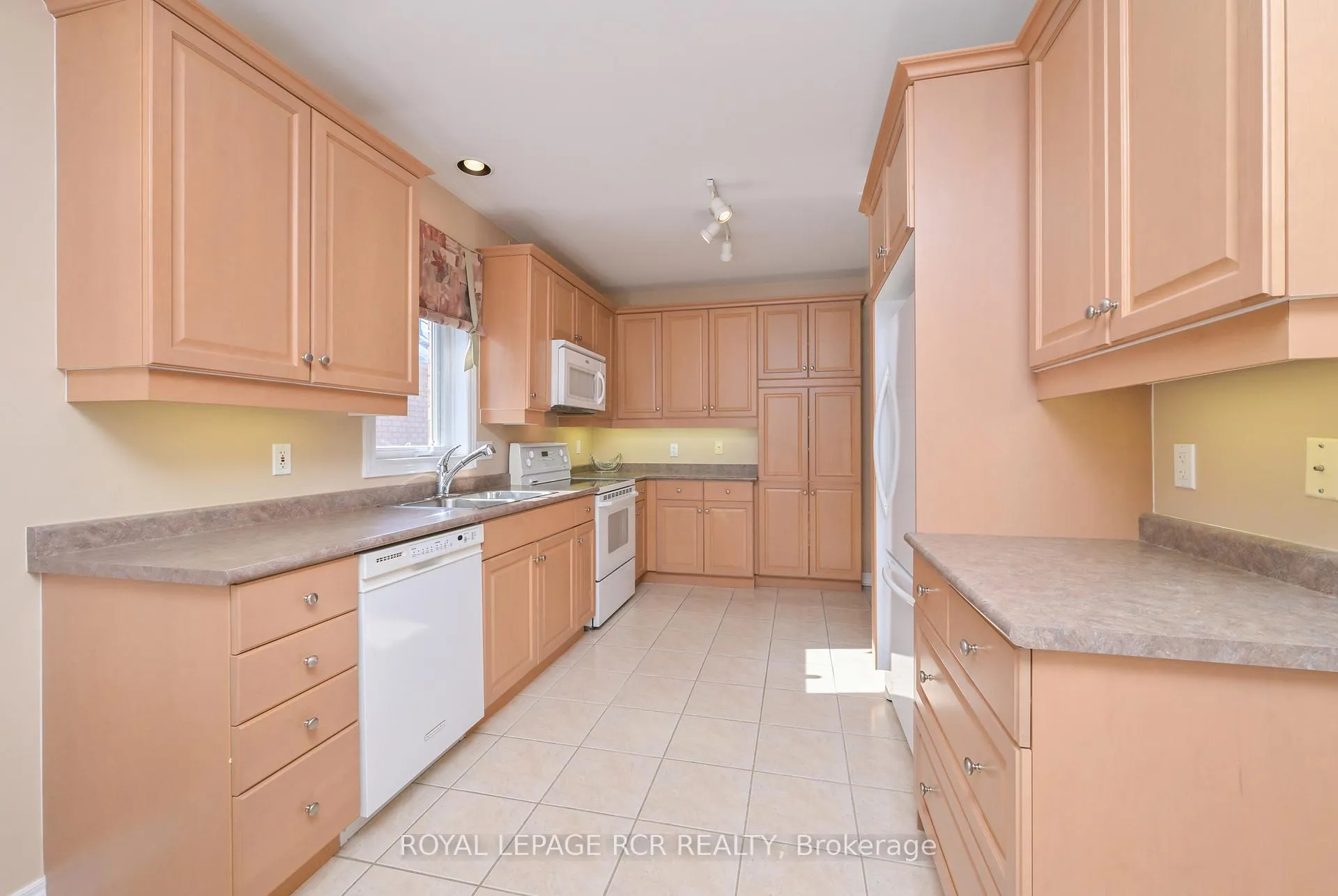 Photo 6 of 38 Bella Vista Trail, New Tecumseth, Alliston — HOMEH