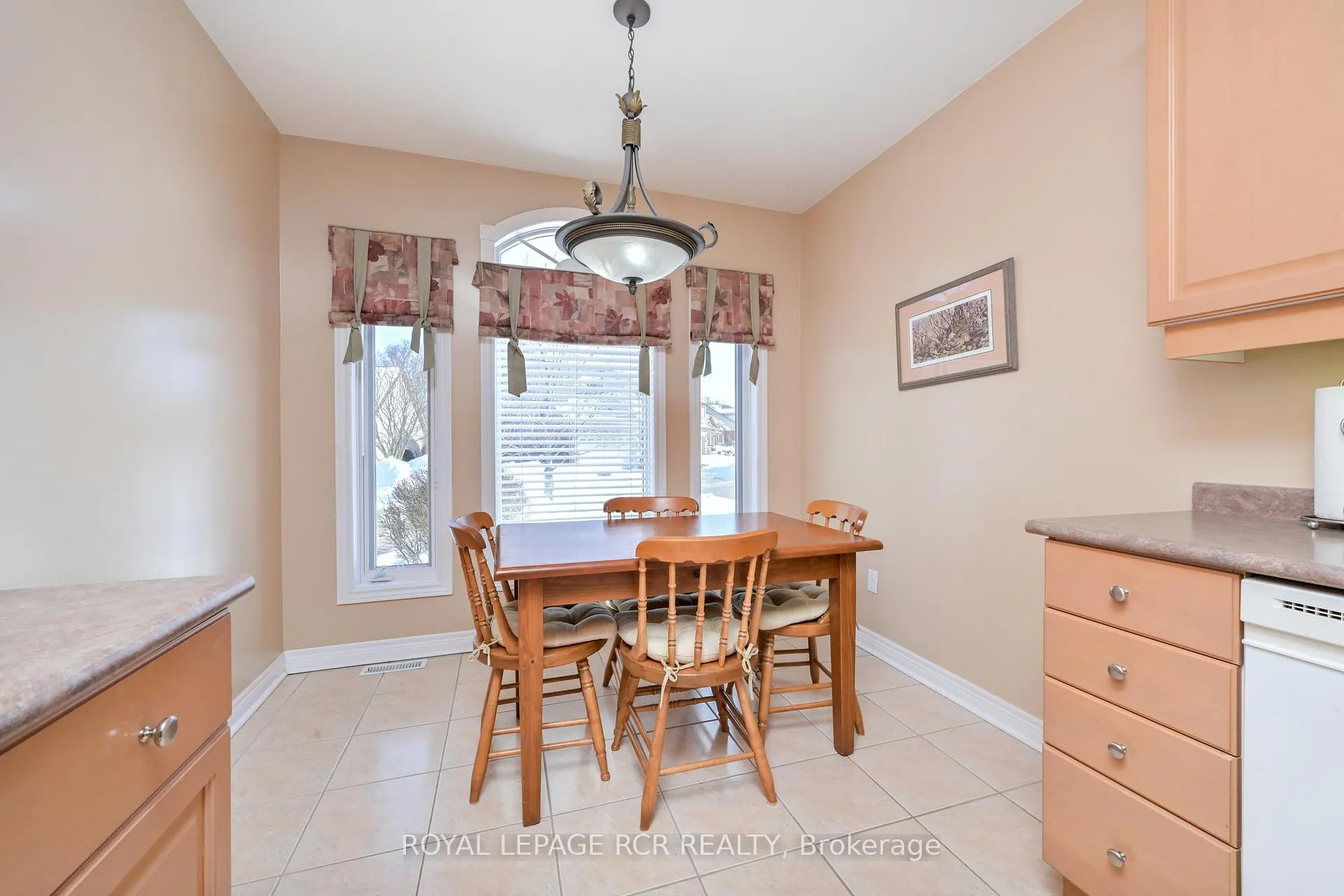 Photo 7 of 38 Bella Vista Trail, New Tecumseth, Alliston — HOMEH