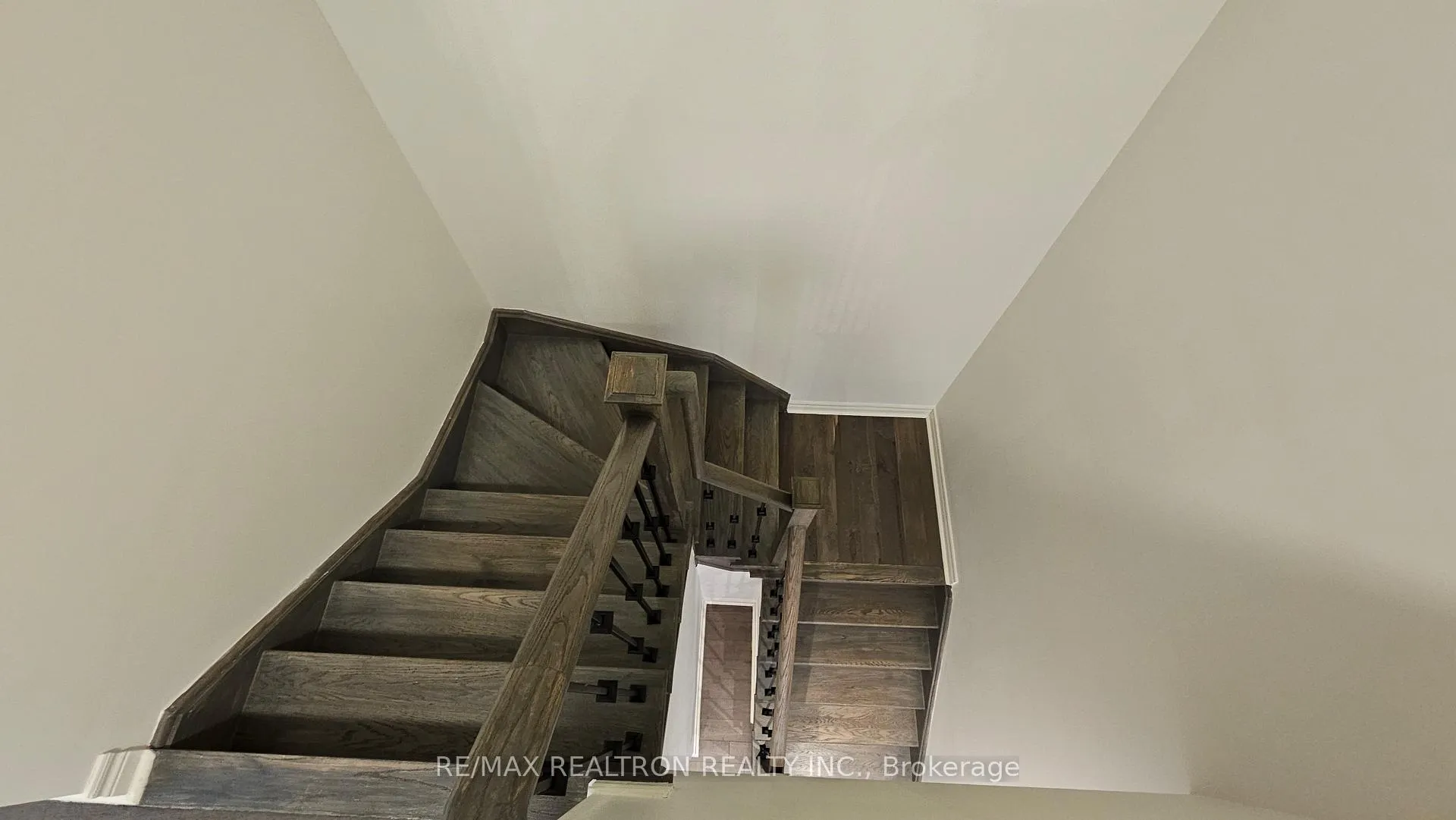Photo 11 of 146 Radial Drive, Aurora, Rural Aurora — HOMEH