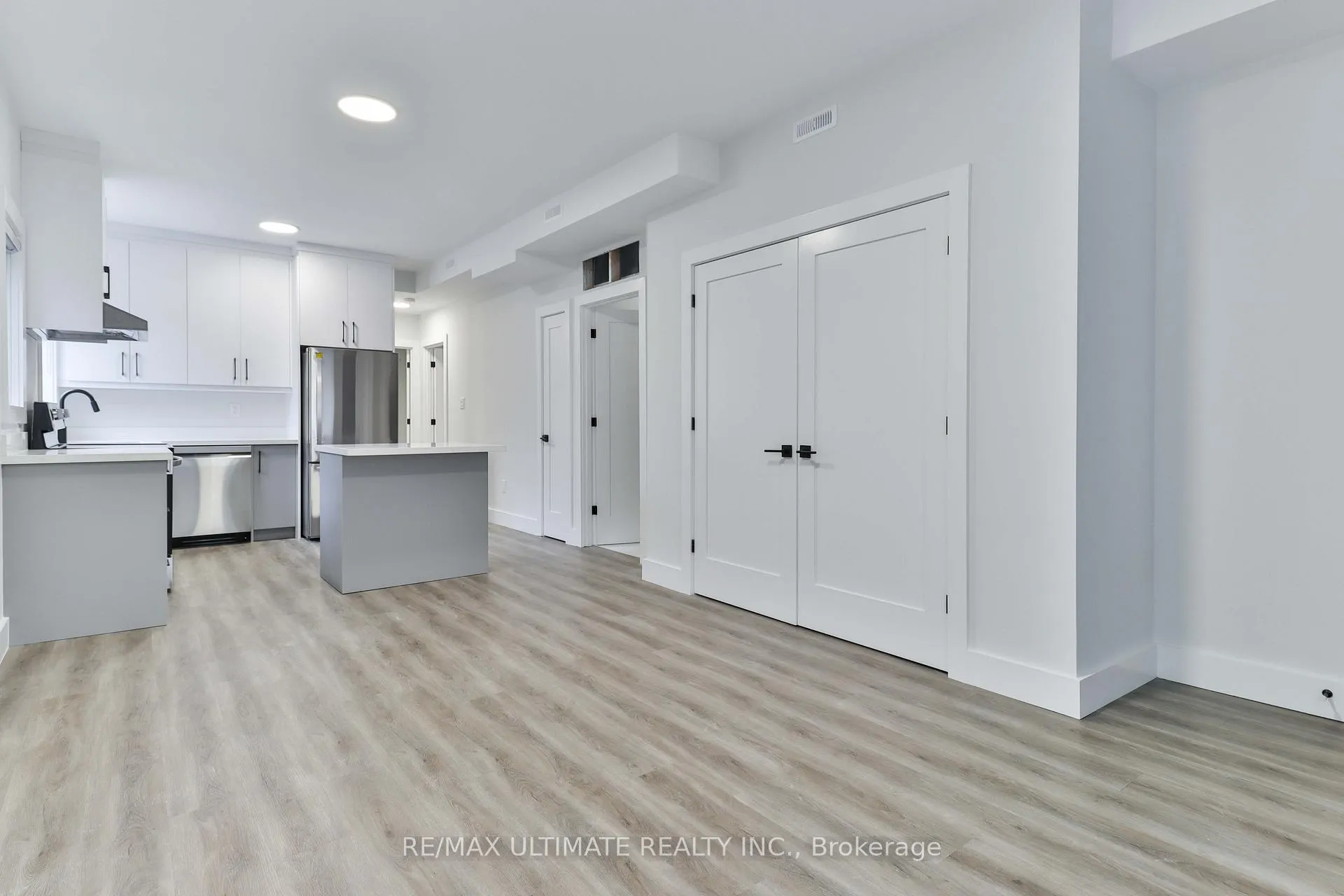 Photo 4 of Unit Main Floor, 6 Chudleigh Road, Toronto, Caledonia-Fairbank — HOMEH