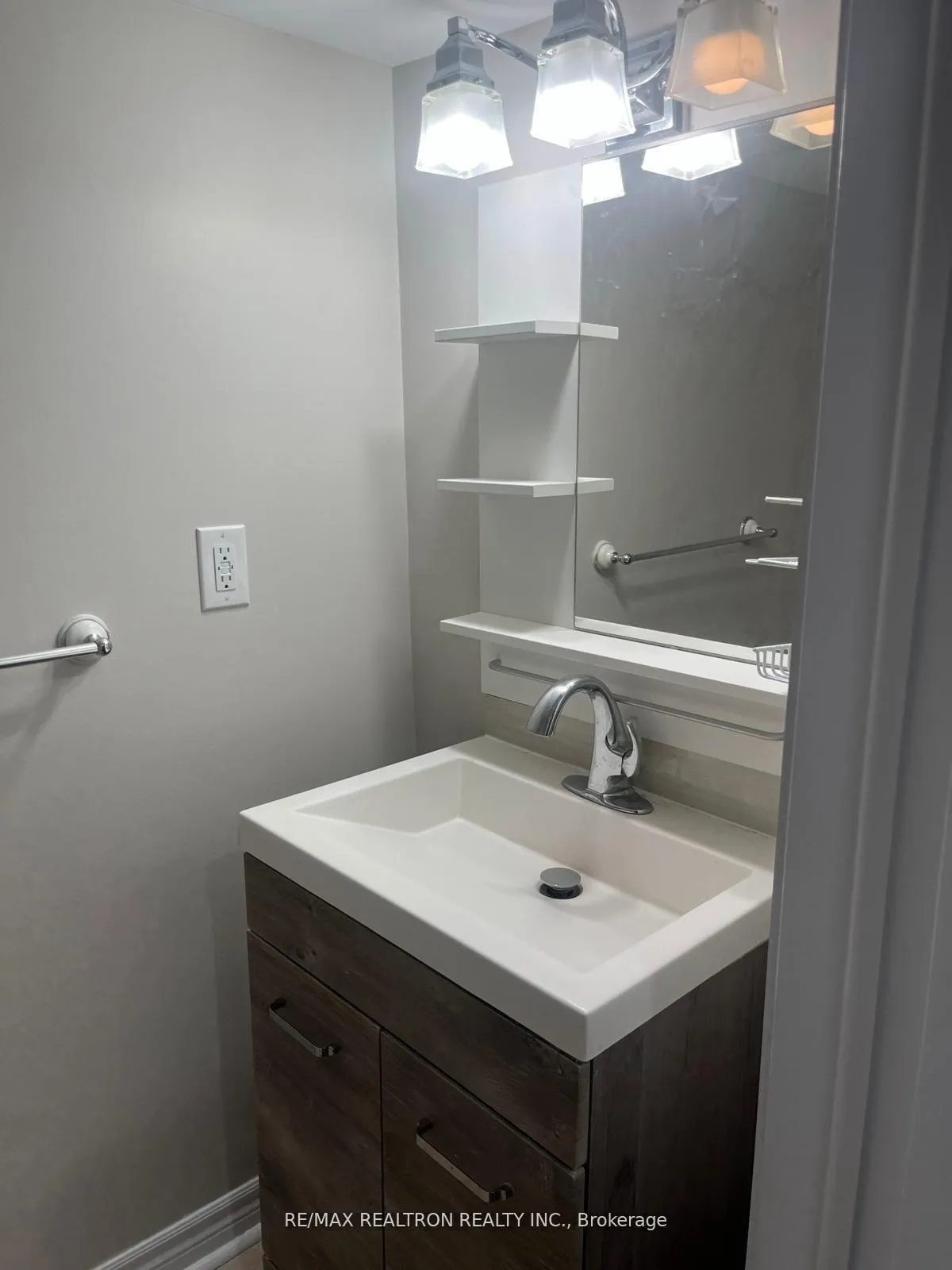 Photo 9 of Unit Bsmnt, 1112 Maple Gate Road, Pickering, Liverpool — HOMEH