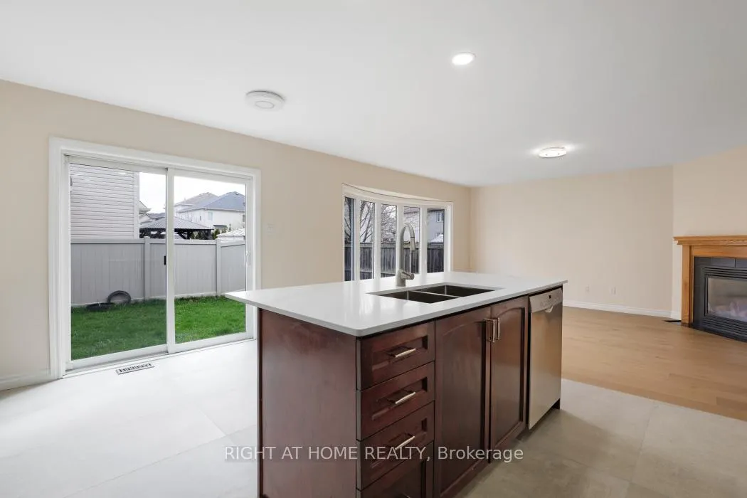 Photo 14 of 2210 River Mist Road, Ottawa, Barrhaven - Half Moon Bay — HOMEH