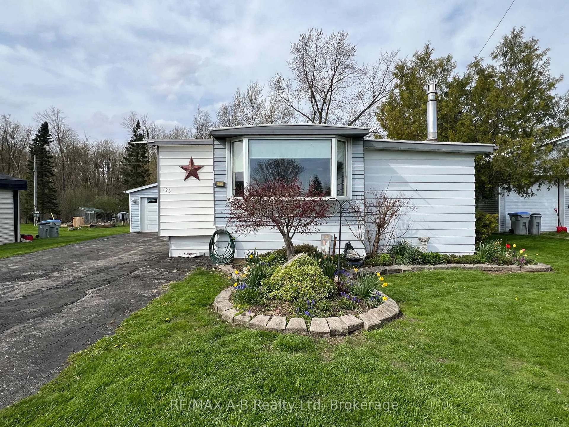 Photo 2 of 123 Ash Street, Perth East, Crystal Lake — HOMEH