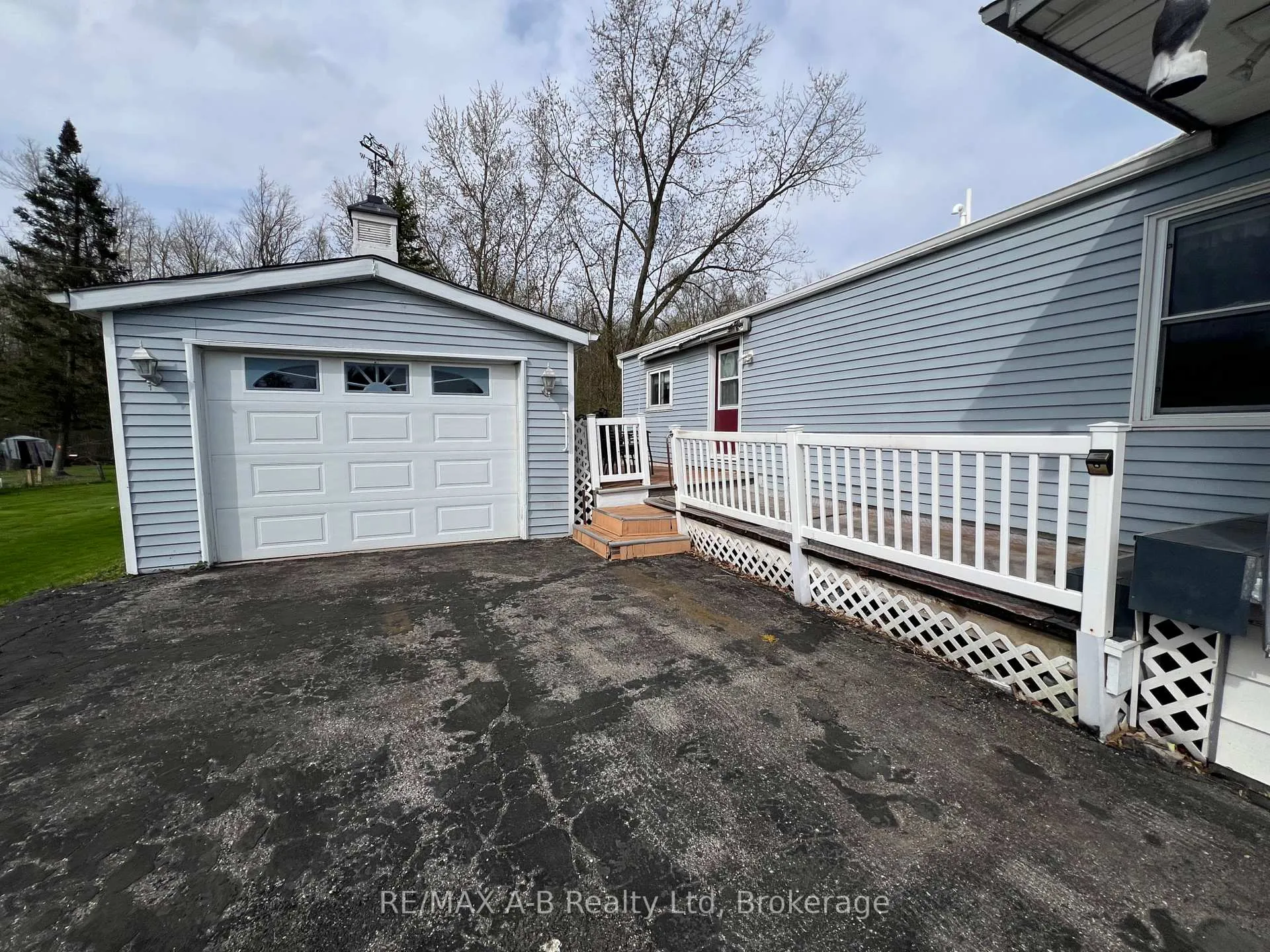 Photo 6 of 123 Ash Street, Perth East, Crystal Lake — HOMEH