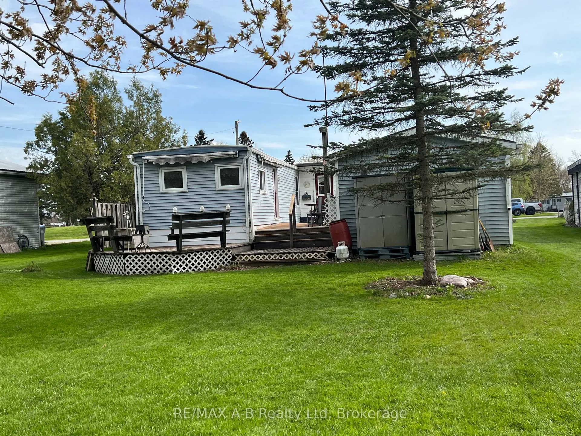 Photo 11 of 123 Ash Street, Perth East, Crystal Lake — HOMEH