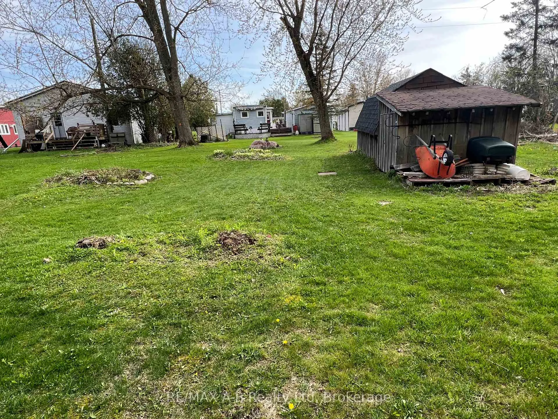Photo 12 of 123 Ash Street, Perth East, Crystal Lake — HOMEH