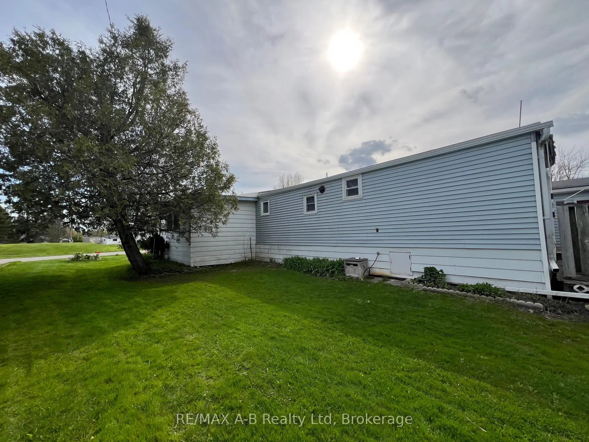 Photo 18 of 123 Ash Street, Perth East, Crystal Lake — HOMEH