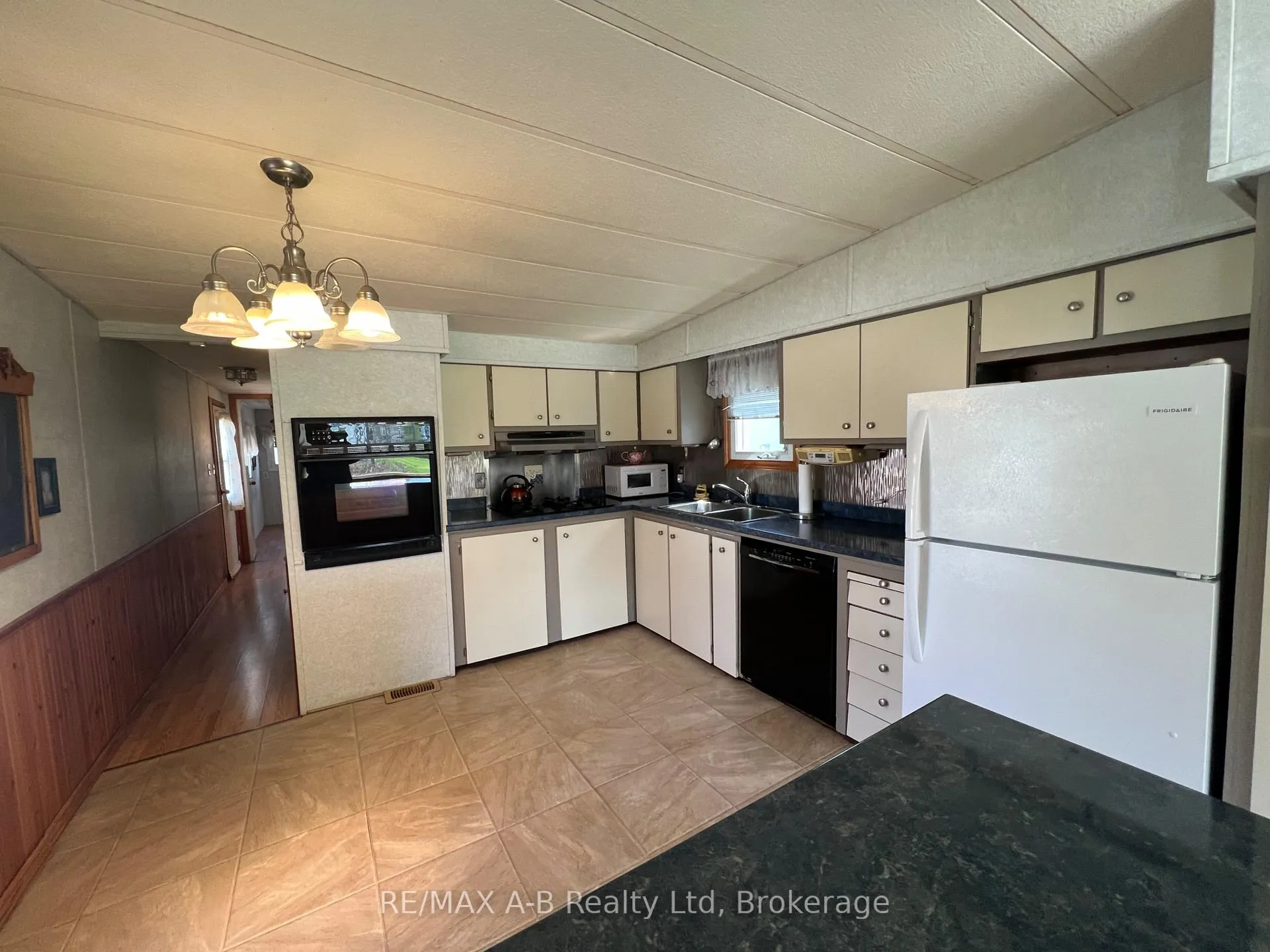 Photo 22 of 123 Ash Street, Perth East, Crystal Lake — HOMEH