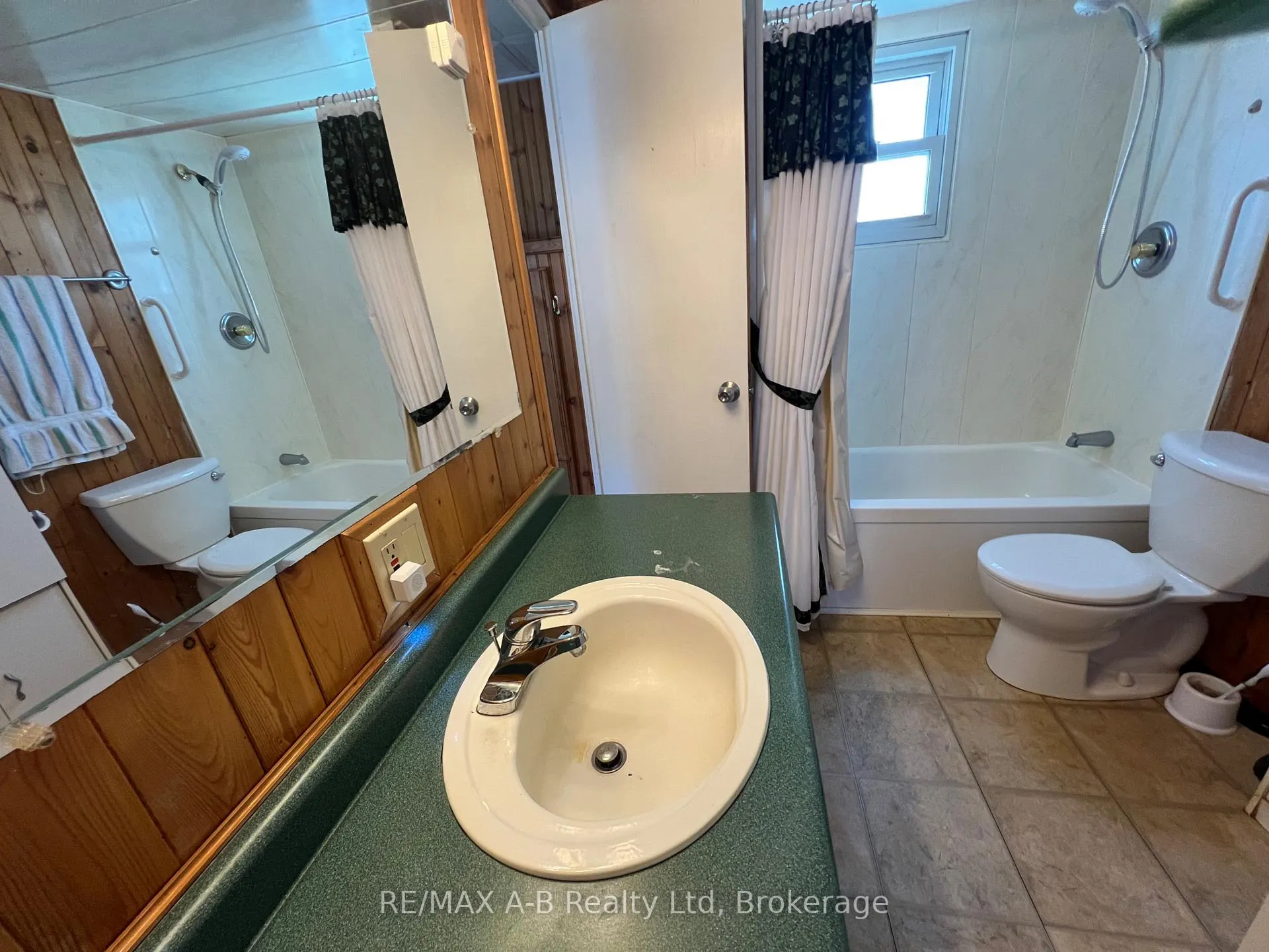 Photo 33 of 123 Ash Street, Perth East, Crystal Lake — HOMEH