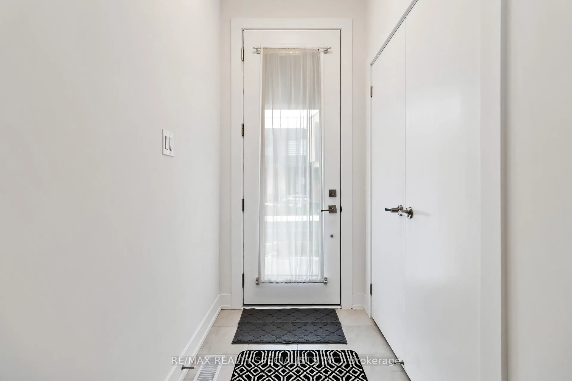 Photo 2 of Unit 41, 2273 Turnberry Road, Burlington, Rose — HOMEH