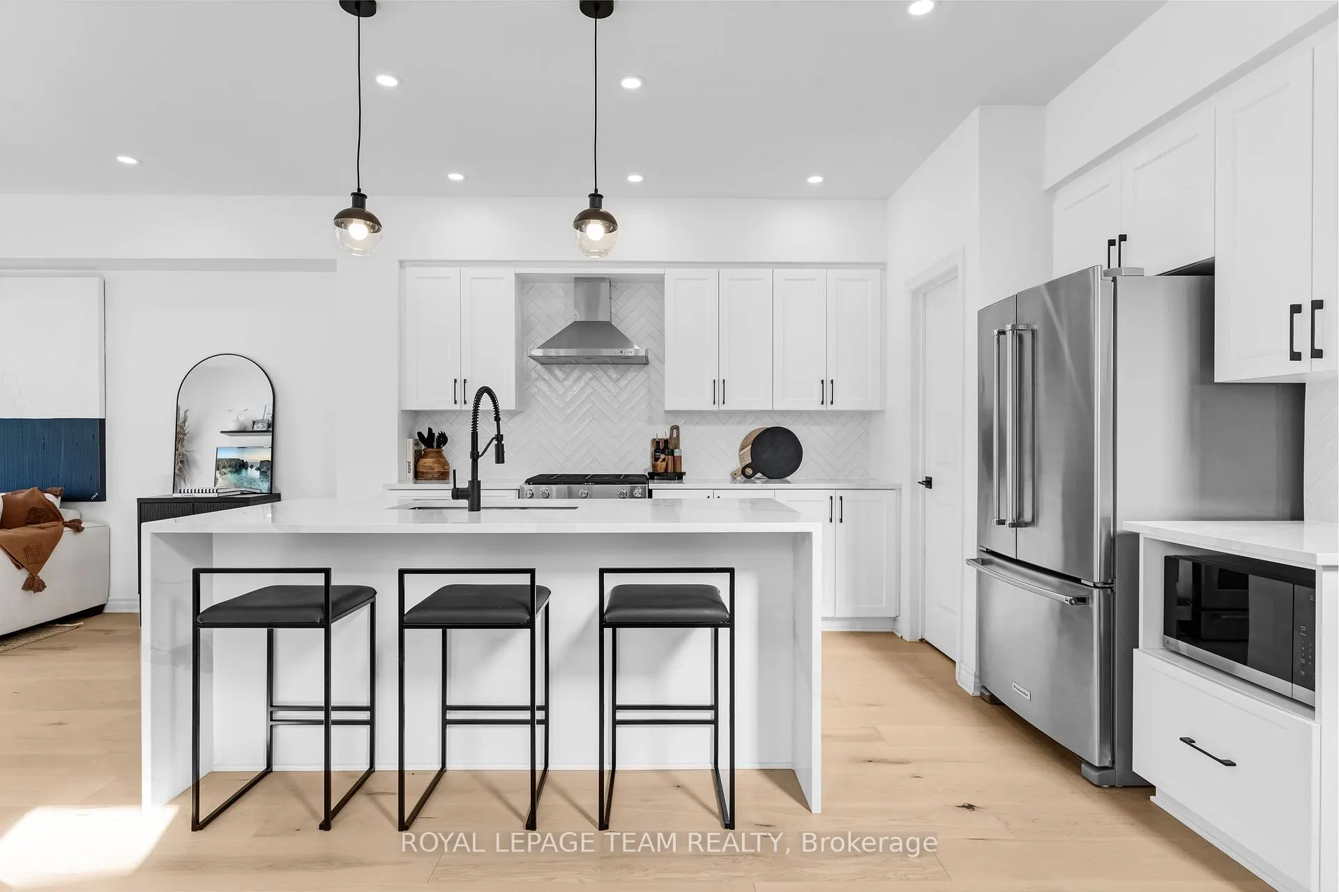 Photo 8 of 808 Chipping Circle, Ottawa, Riverside South/Gloucester Glen — HOMEH