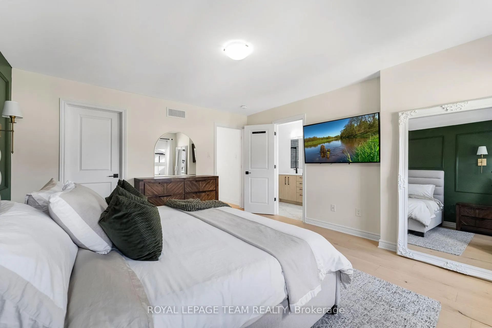 Photo 23 of 808 Chipping Circle, Ottawa, Riverside South/Gloucester Glen — HOMEH