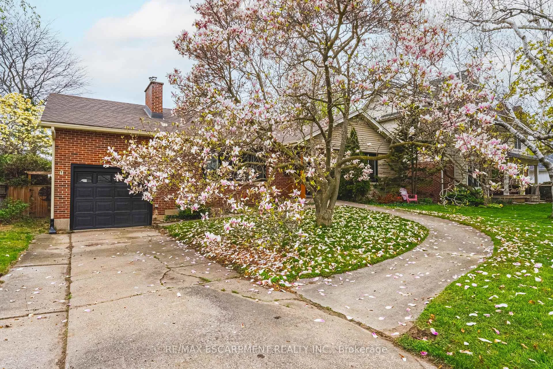 Photo 2 of 2143 Deyncourt Drive, Burlington, Brant — HOMEH