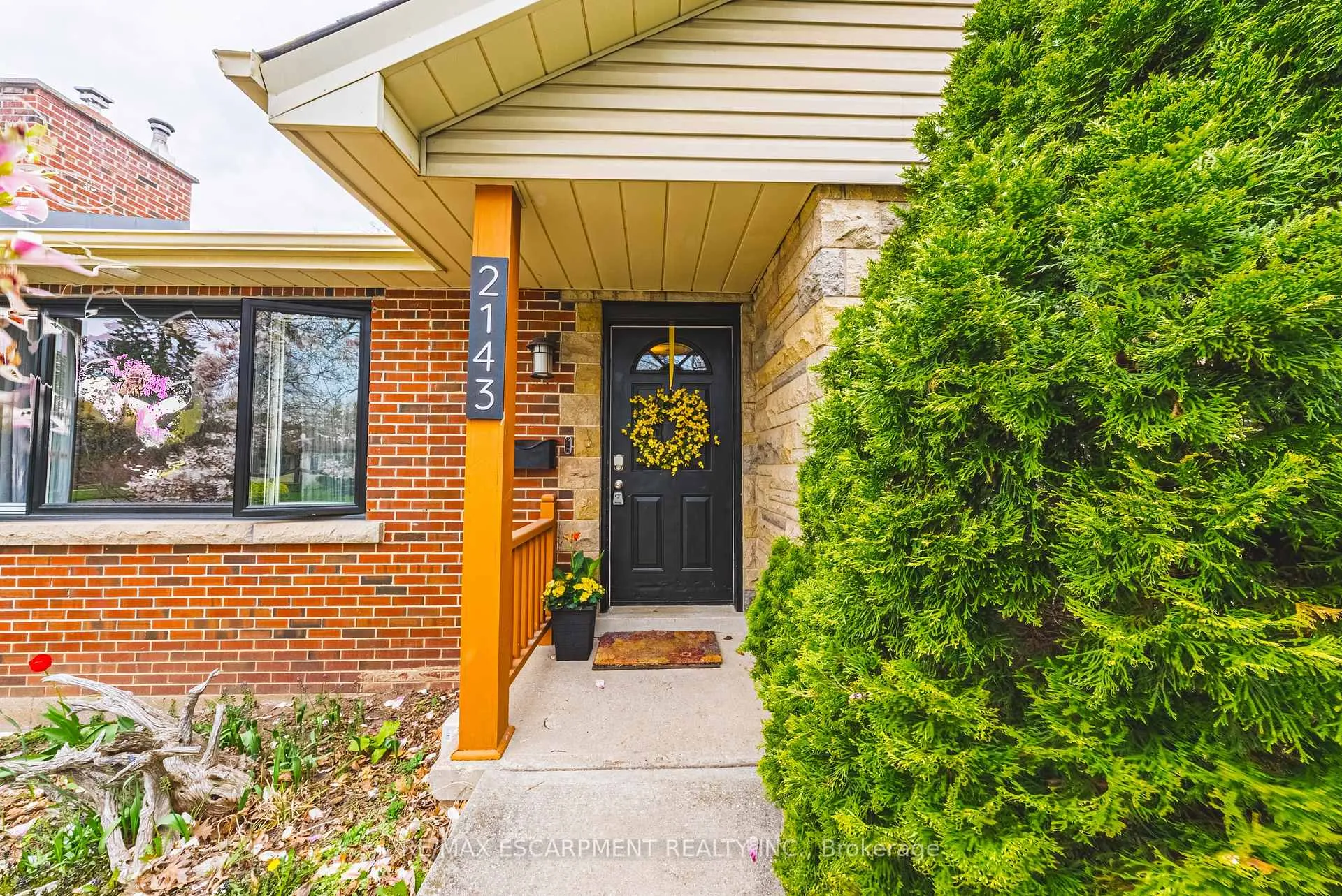 Photo 3 of 2143 Deyncourt Drive, Burlington, Brant — HOMEH
