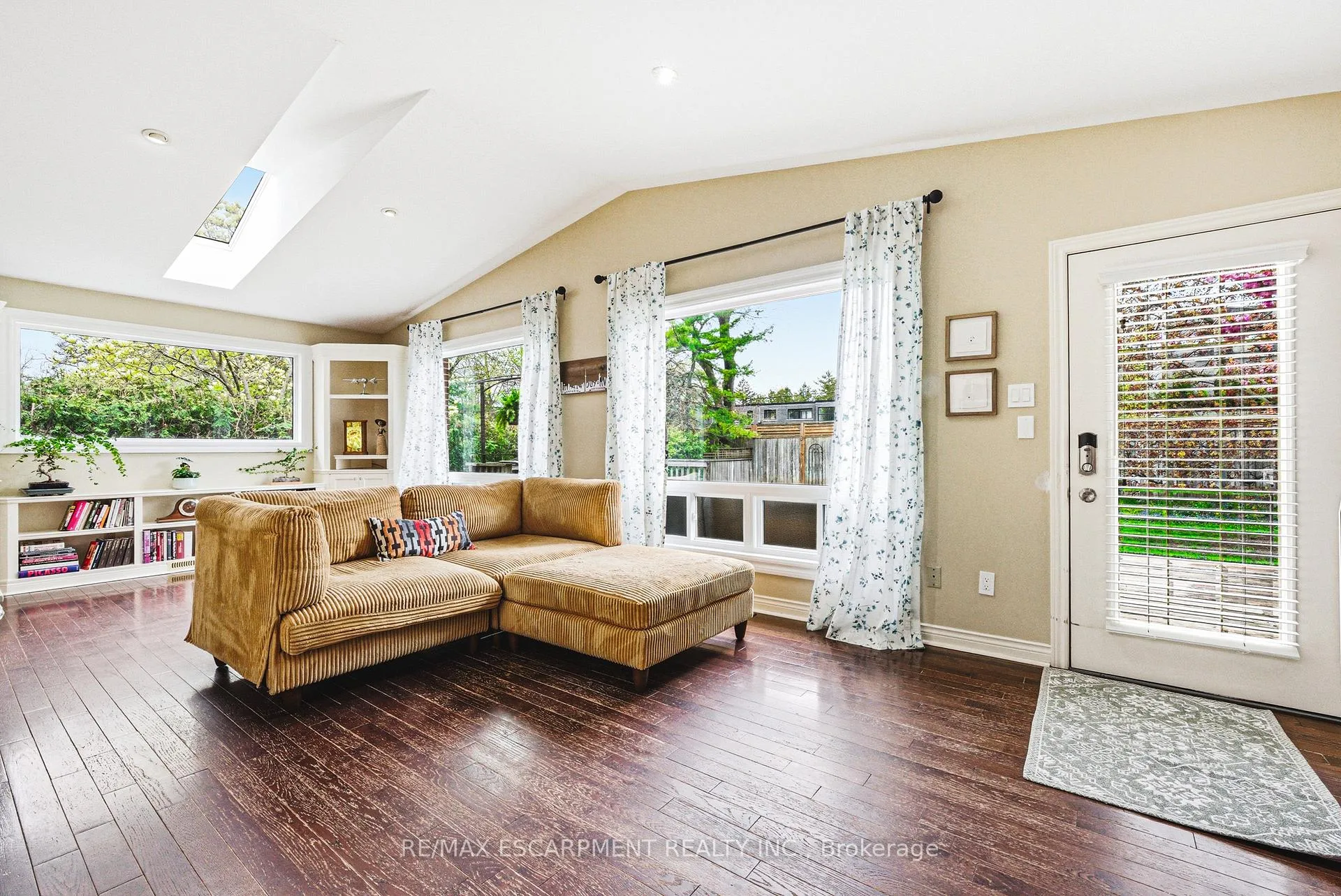 Photo 11 of 2143 Deyncourt Drive, Burlington, Brant — HOMEH
