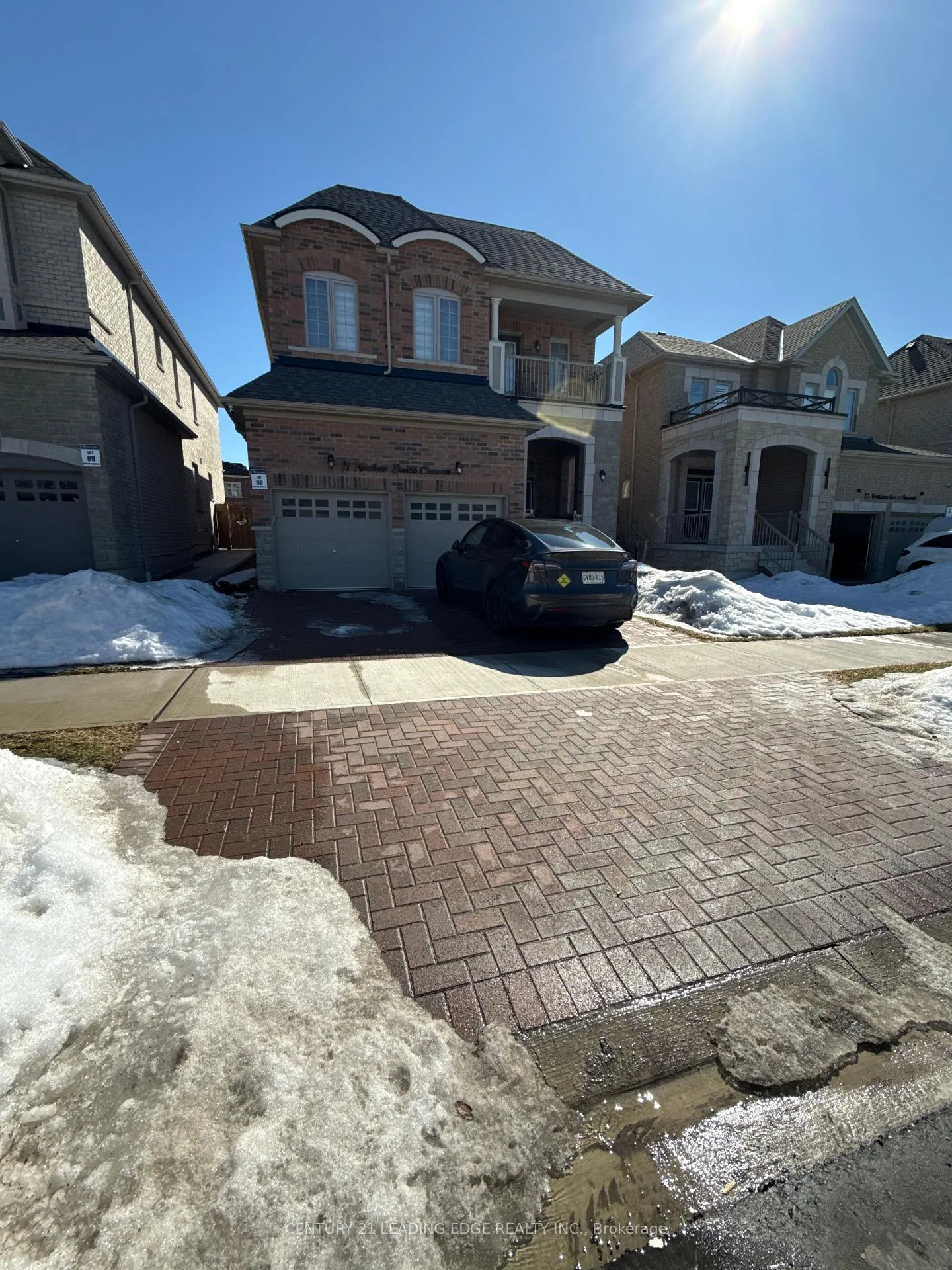 Front of Unit Lower, 11 Northern Breeze Crescent