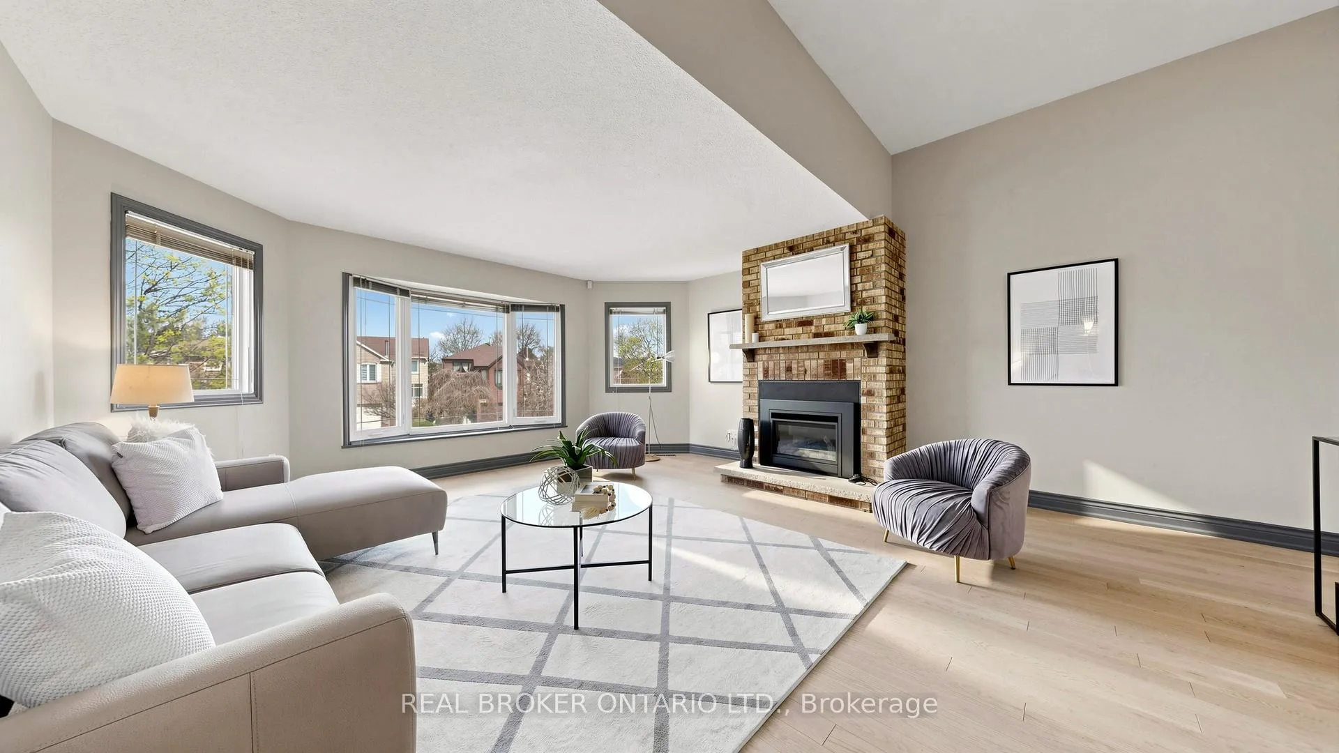 Photo 2 of 150 bradbeer Crescent, Vaughan, Crestwood-Springfarm-Yorkhill — HOMEH