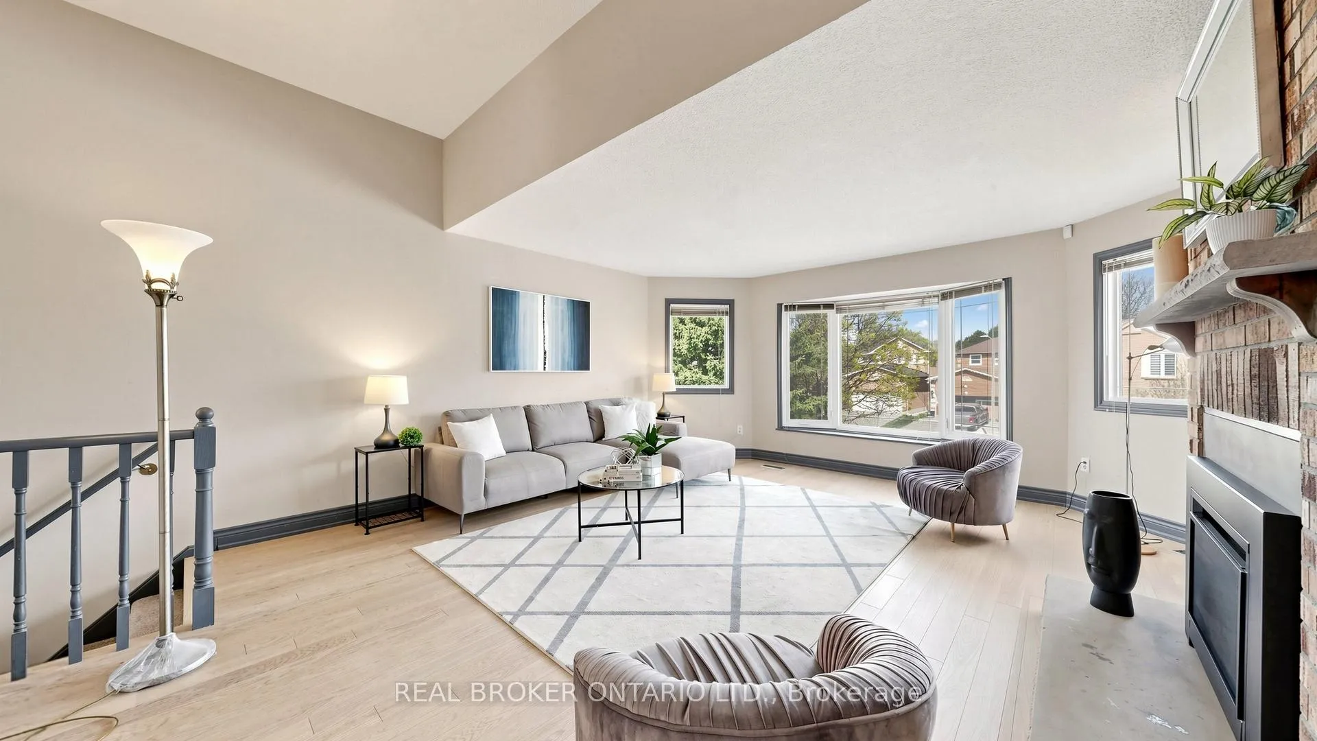 Photo 3 of 150 bradbeer Crescent, Vaughan, Crestwood-Springfarm-Yorkhill — HOMEH