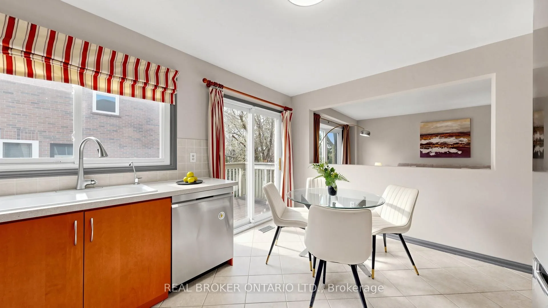 Photo 10 of 150 bradbeer Crescent, Vaughan, Crestwood-Springfarm-Yorkhill — HOMEH