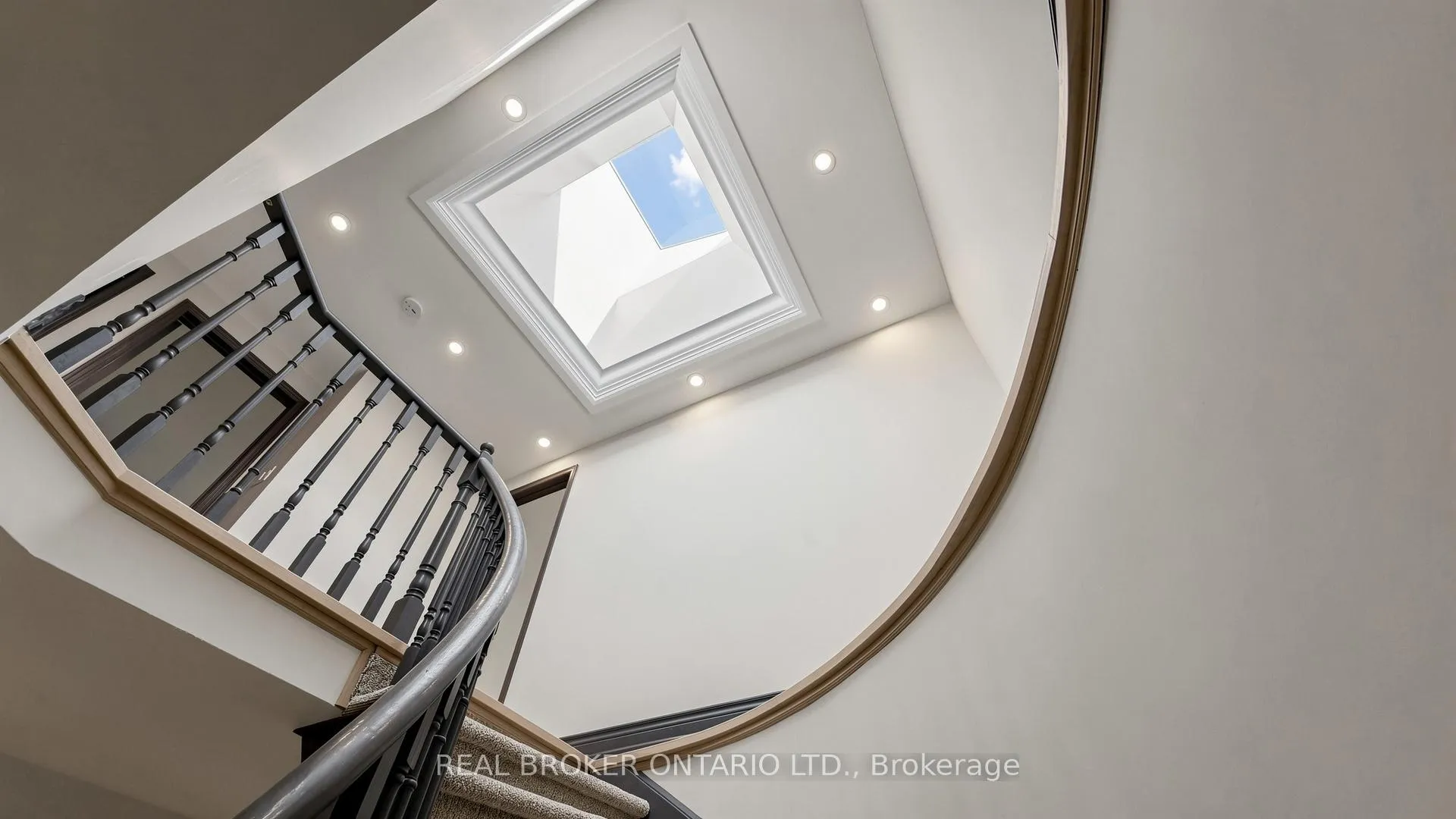 Photo 12 of 150 bradbeer Crescent, Vaughan, Crestwood-Springfarm-Yorkhill — HOMEH