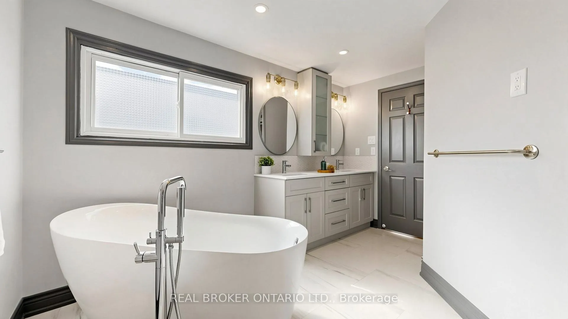 Photo 15 of 150 bradbeer Crescent, Vaughan, Crestwood-Springfarm-Yorkhill — HOMEH