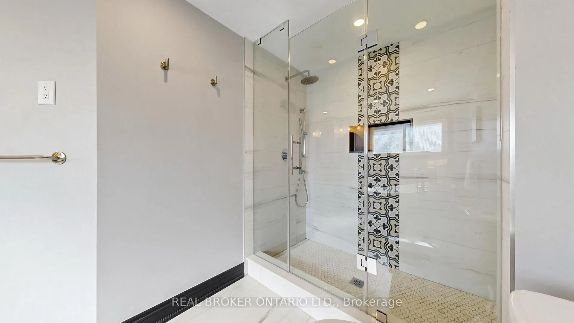 Photo 16 of 150 bradbeer Crescent, Vaughan, Crestwood-Springfarm-Yorkhill — HOMEH