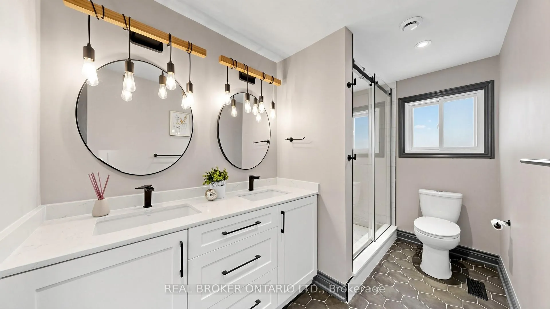 Photo 19 of 150 bradbeer Crescent, Vaughan, Crestwood-Springfarm-Yorkhill — HOMEH