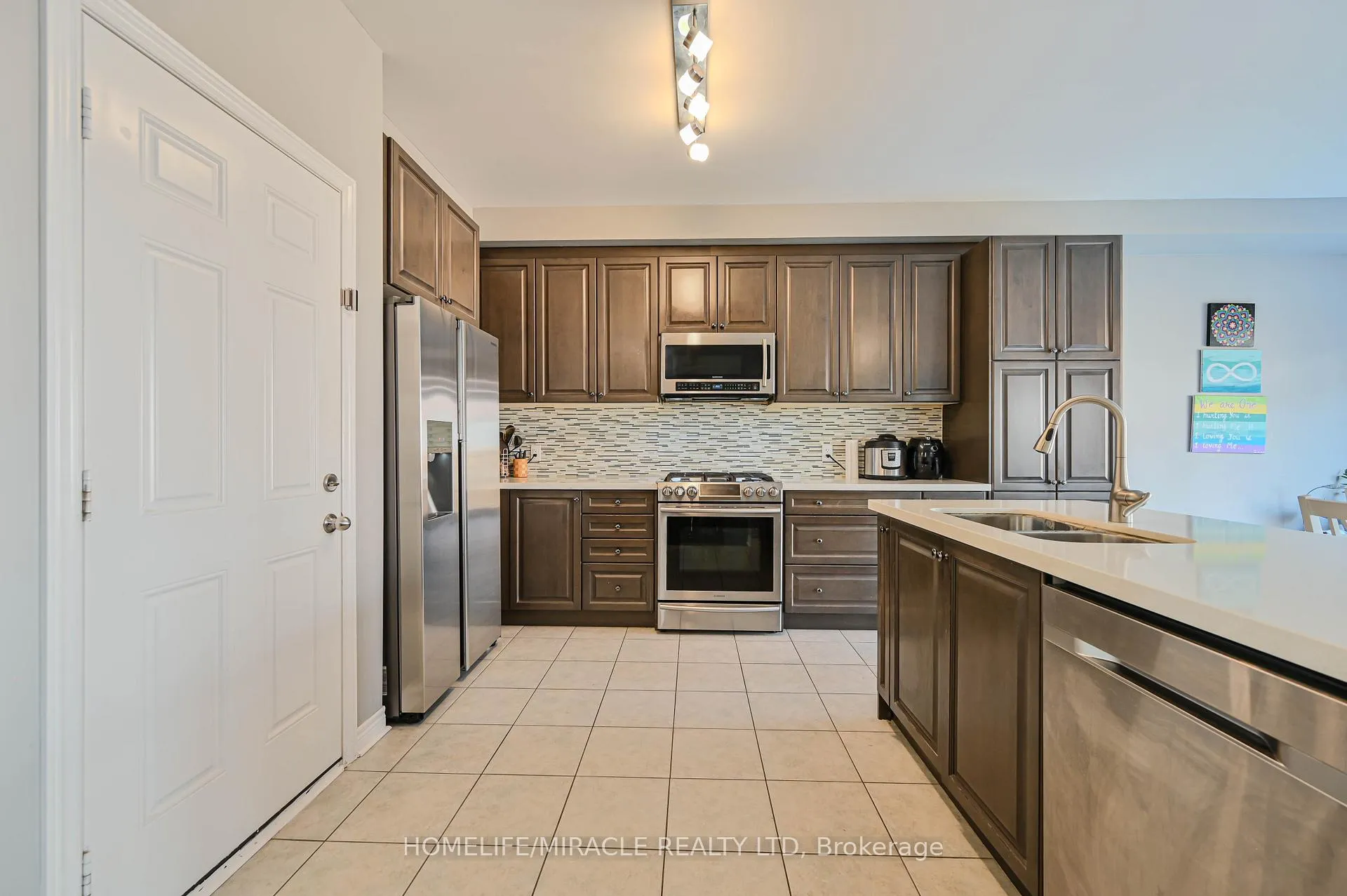 Photo 8 of 15 Fringetree Road, Brampton, Sandringham-Wellington North — HOMEH