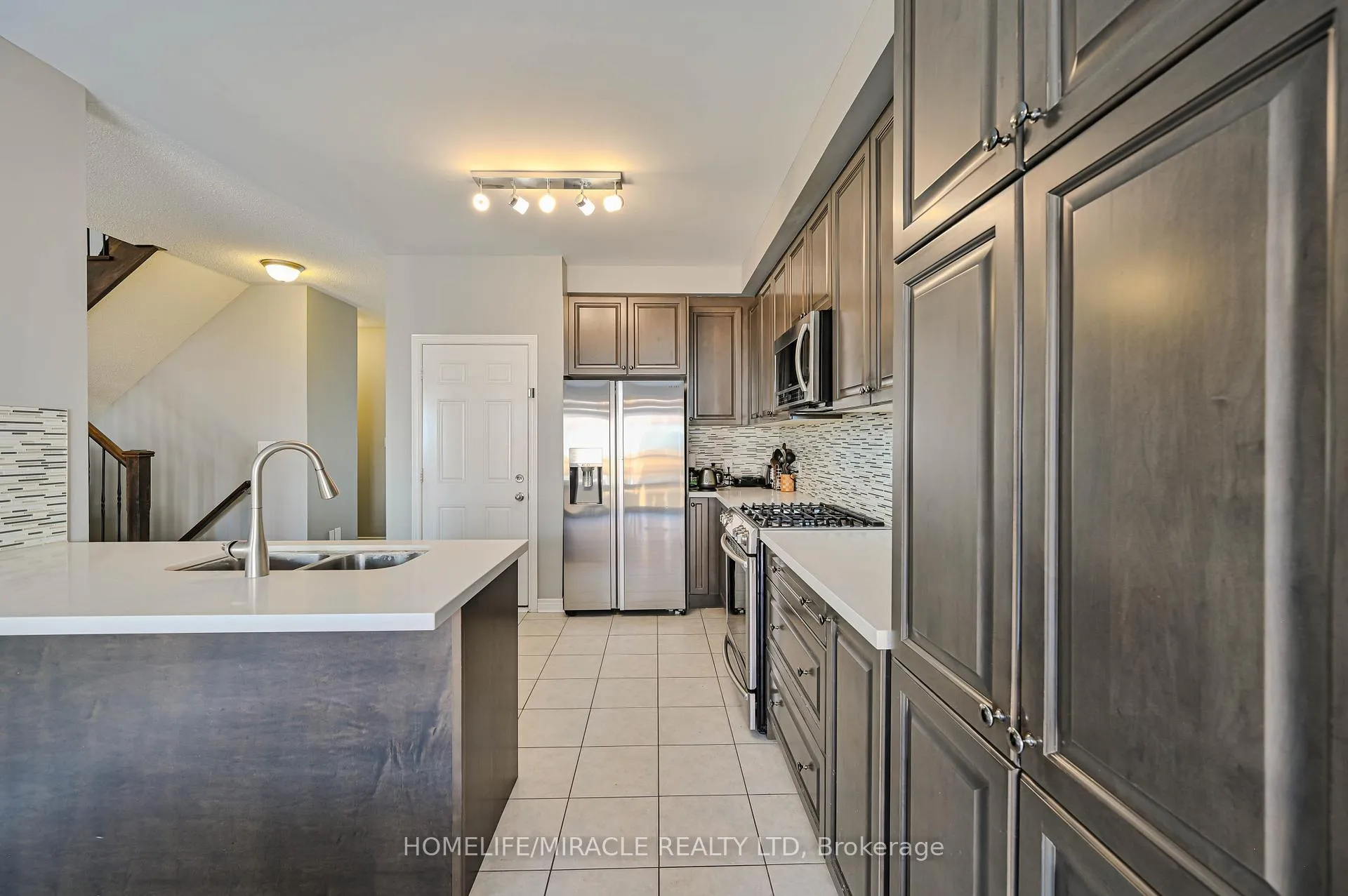 Photo 9 of 15 Fringetree Road, Brampton, Sandringham-Wellington North — HOMEH