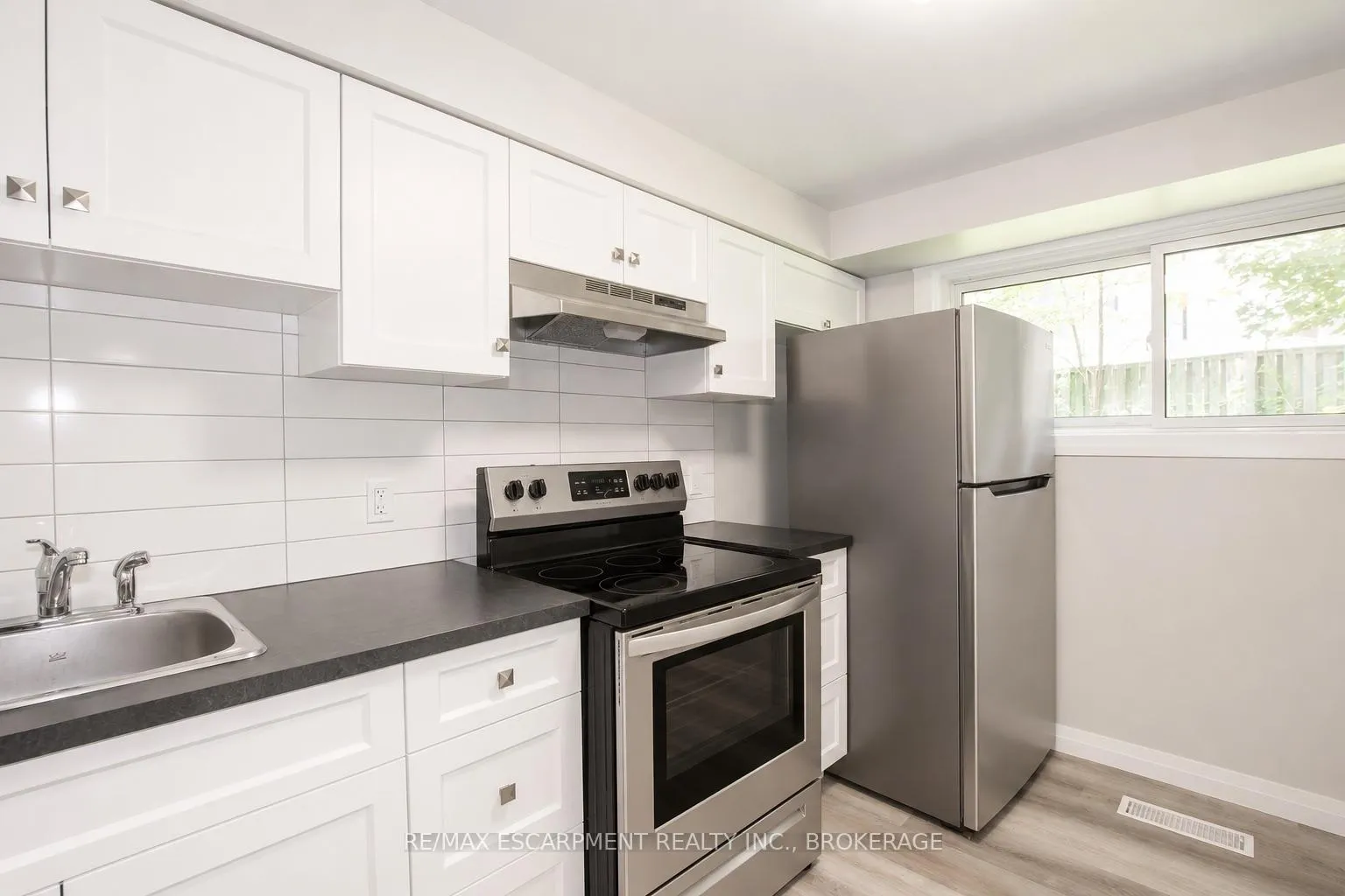 Photo 3 of Unit Lower, 34 Highcourt Crescent, St. Catharines, Vine/Linwell — HOMEH
