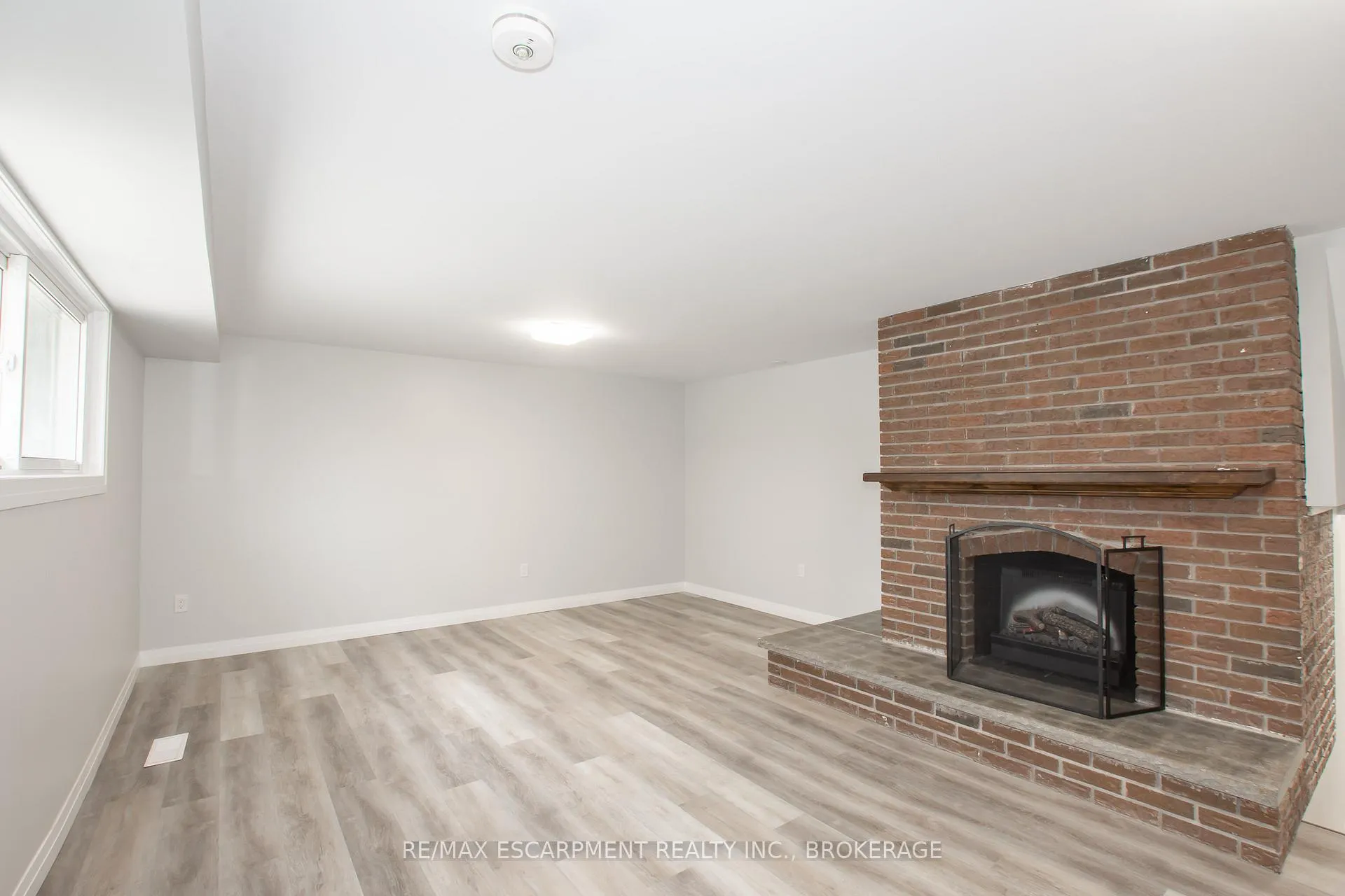 Photo 5 of Unit Lower, 34 Highcourt Crescent, St. Catharines, Vine/Linwell — HOMEH