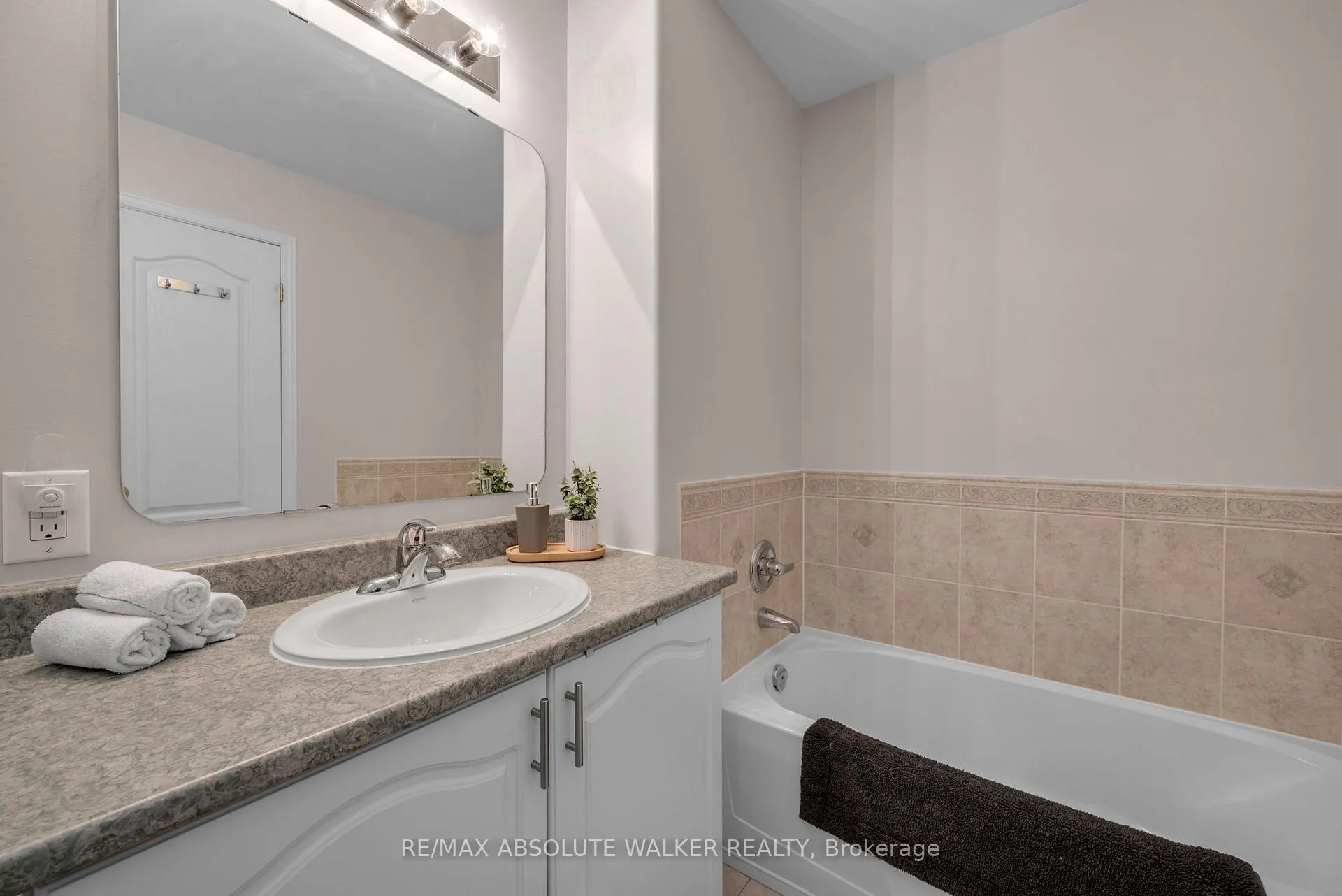 Photo 17 of 279 Parkrose Private, Ottawa, Chatelaine Village — HOMEH