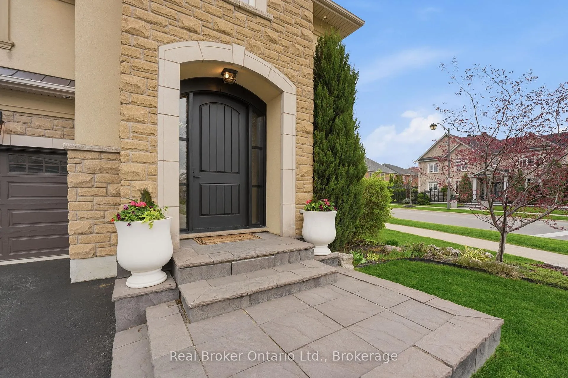 Photo 3 of 4660 Bracknell Road, Burlington, Alton — HOMEH