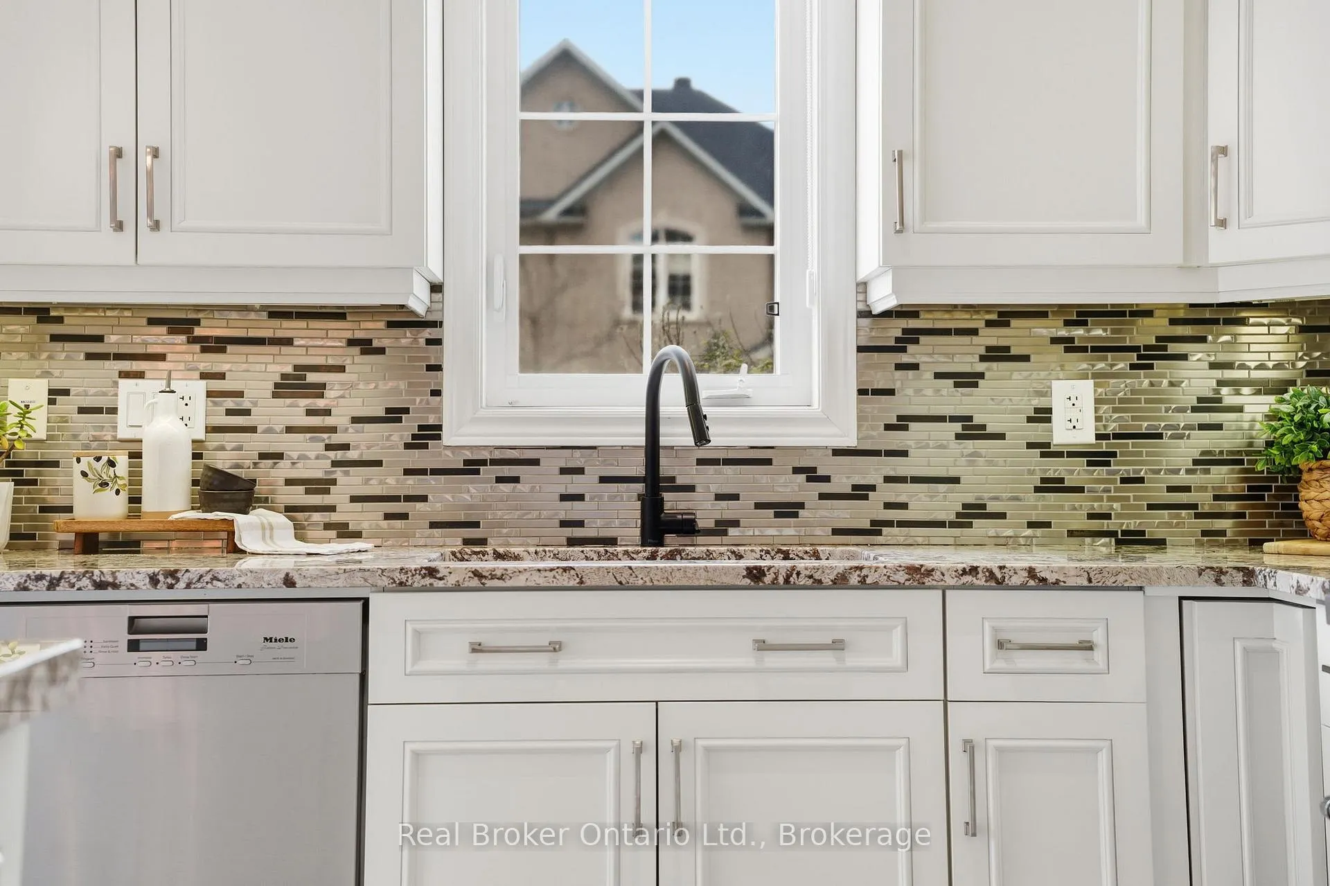 Photo 15 of 4660 Bracknell Road, Burlington, Alton — HOMEH