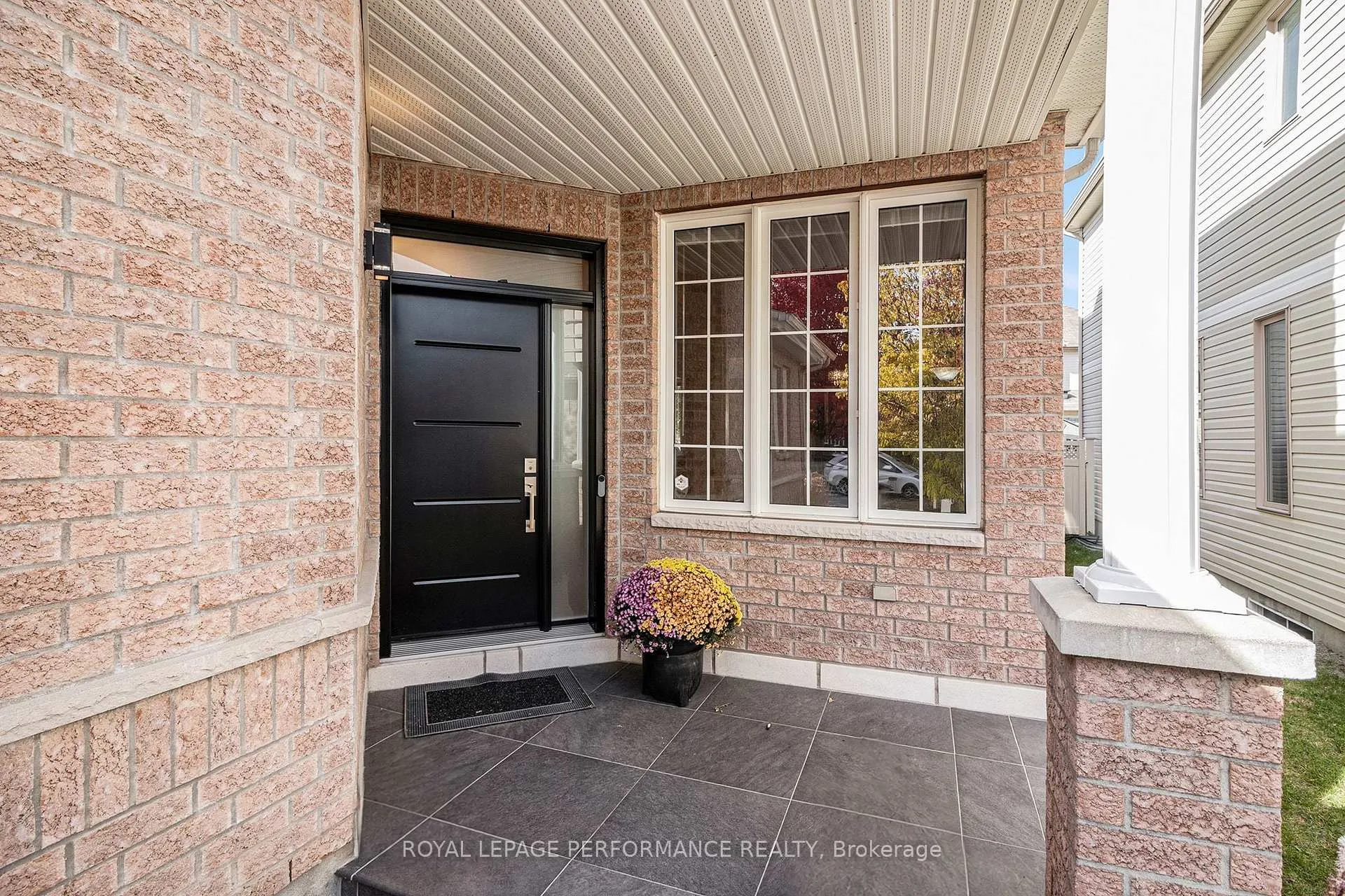 Photo 3 of 2247 Clendenan Crescent, Ottawa, Springridge/East Village — HOMEH