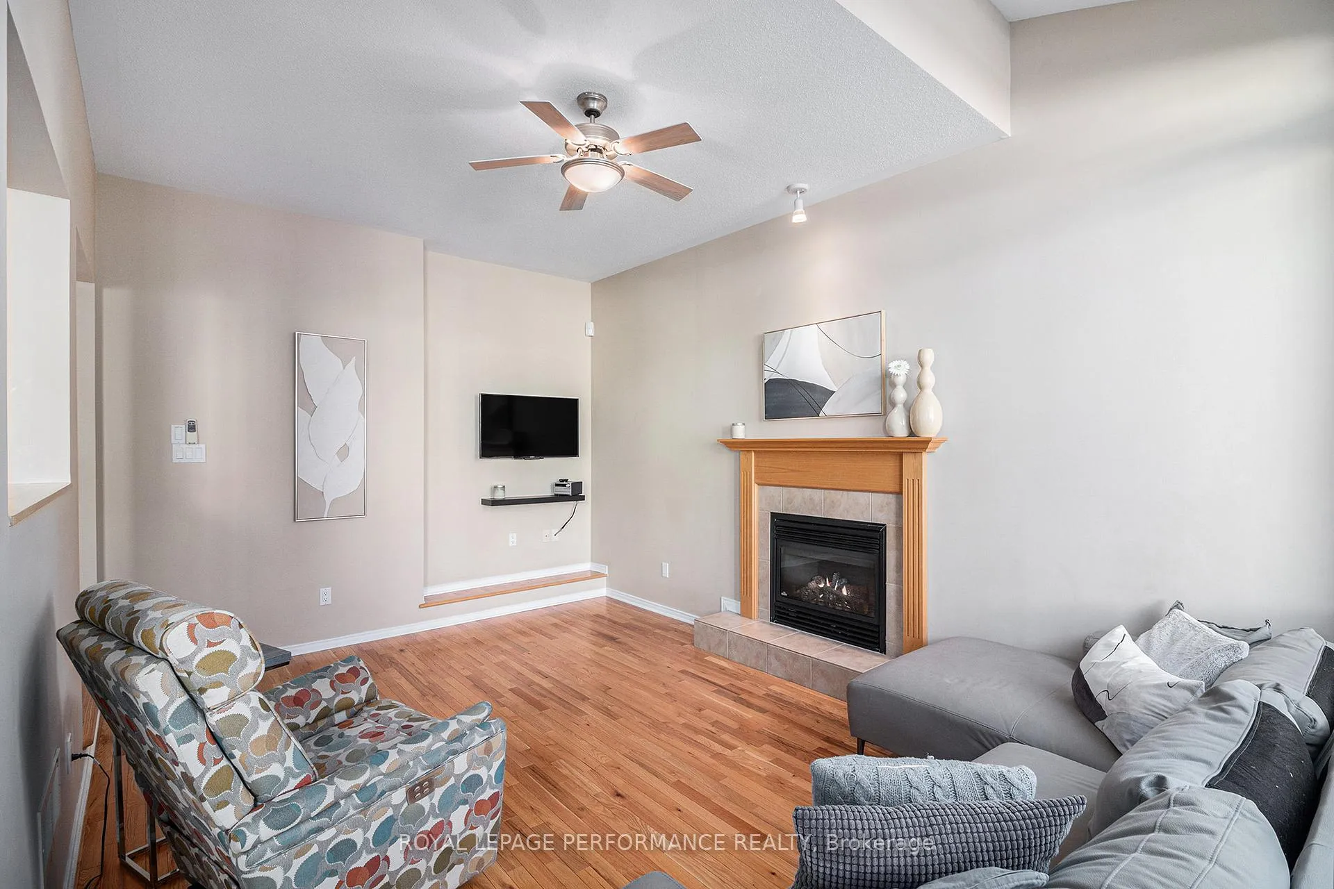 Photo 11 of 2247 Clendenan Crescent, Ottawa, Springridge/East Village — HOMEH