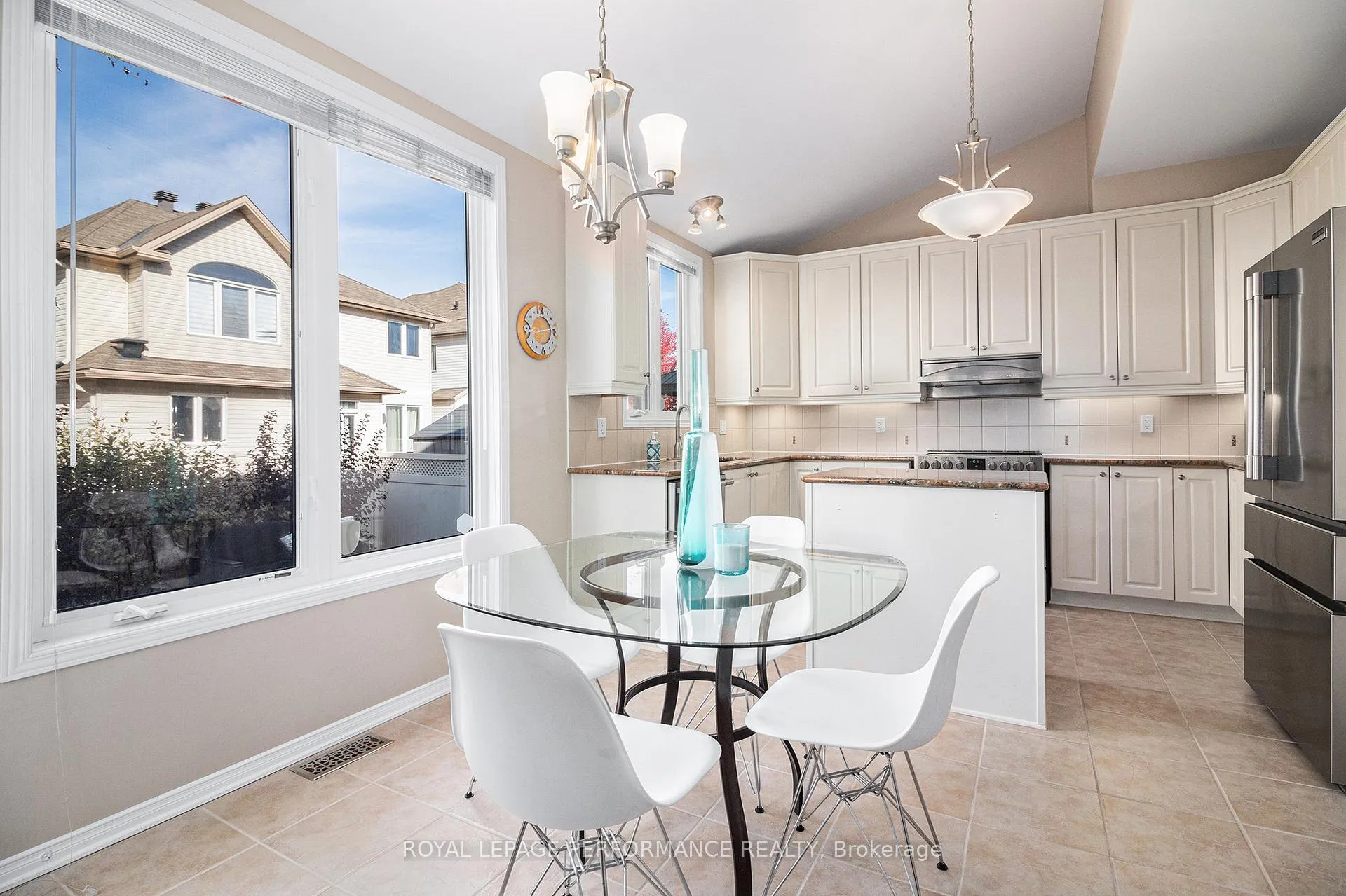 Photo 12 of 2247 Clendenan Crescent, Ottawa, Springridge/East Village — HOMEH