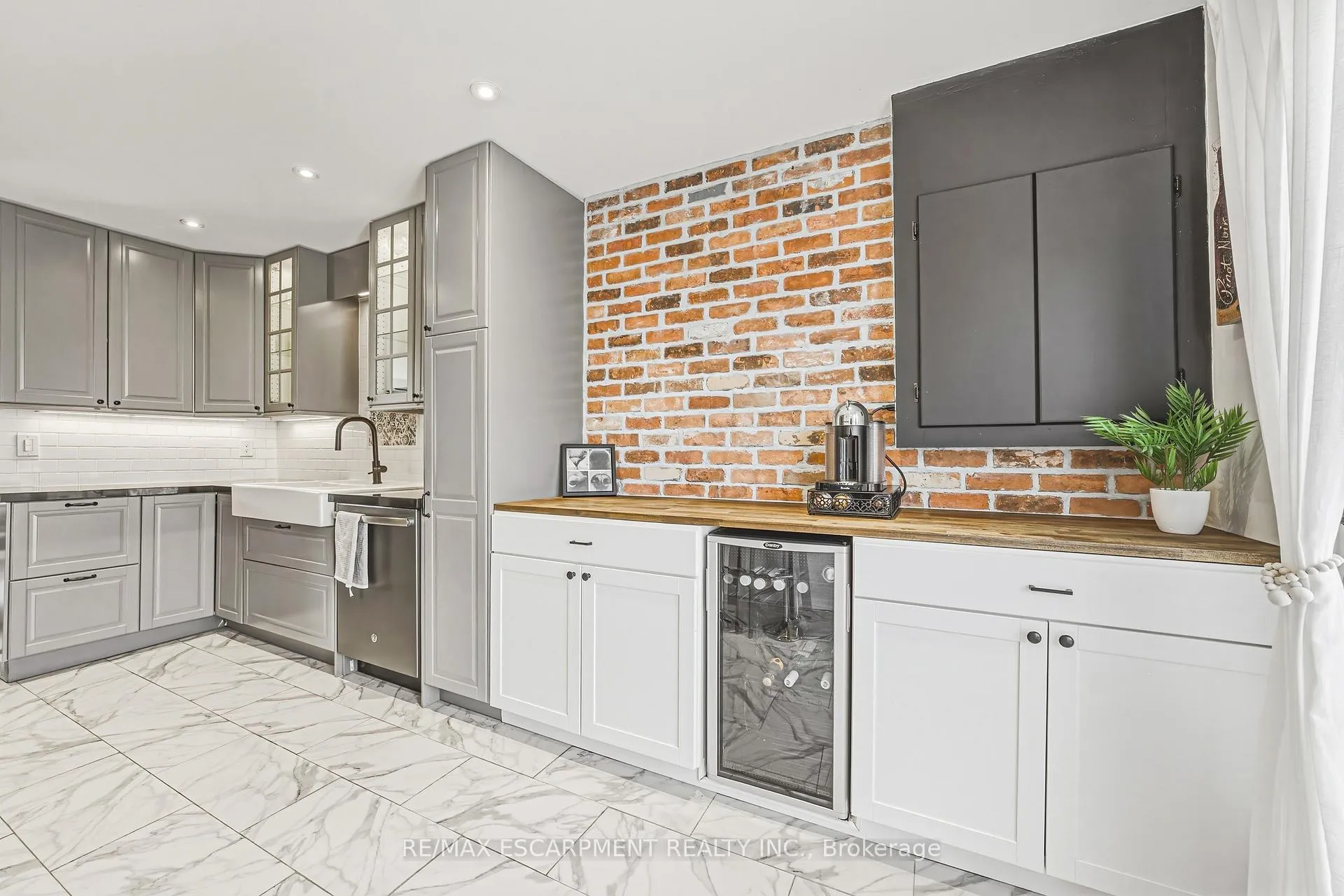 Photo 10 of Unit 242, 2055 Walkers Line, Burlington, Rose — HOMEH