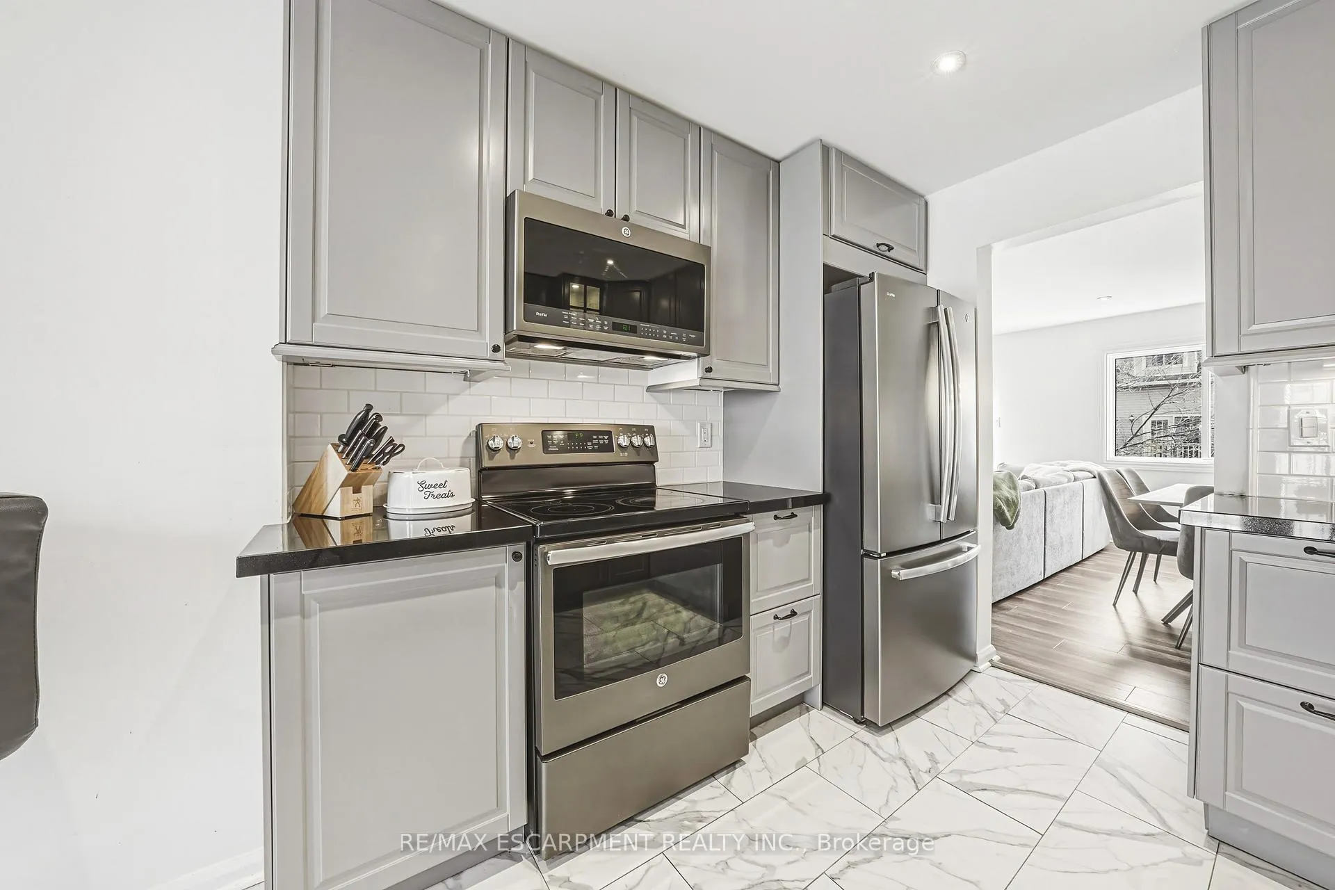 Photo 12 of Unit 242, 2055 Walkers Line, Burlington, Rose — HOMEH