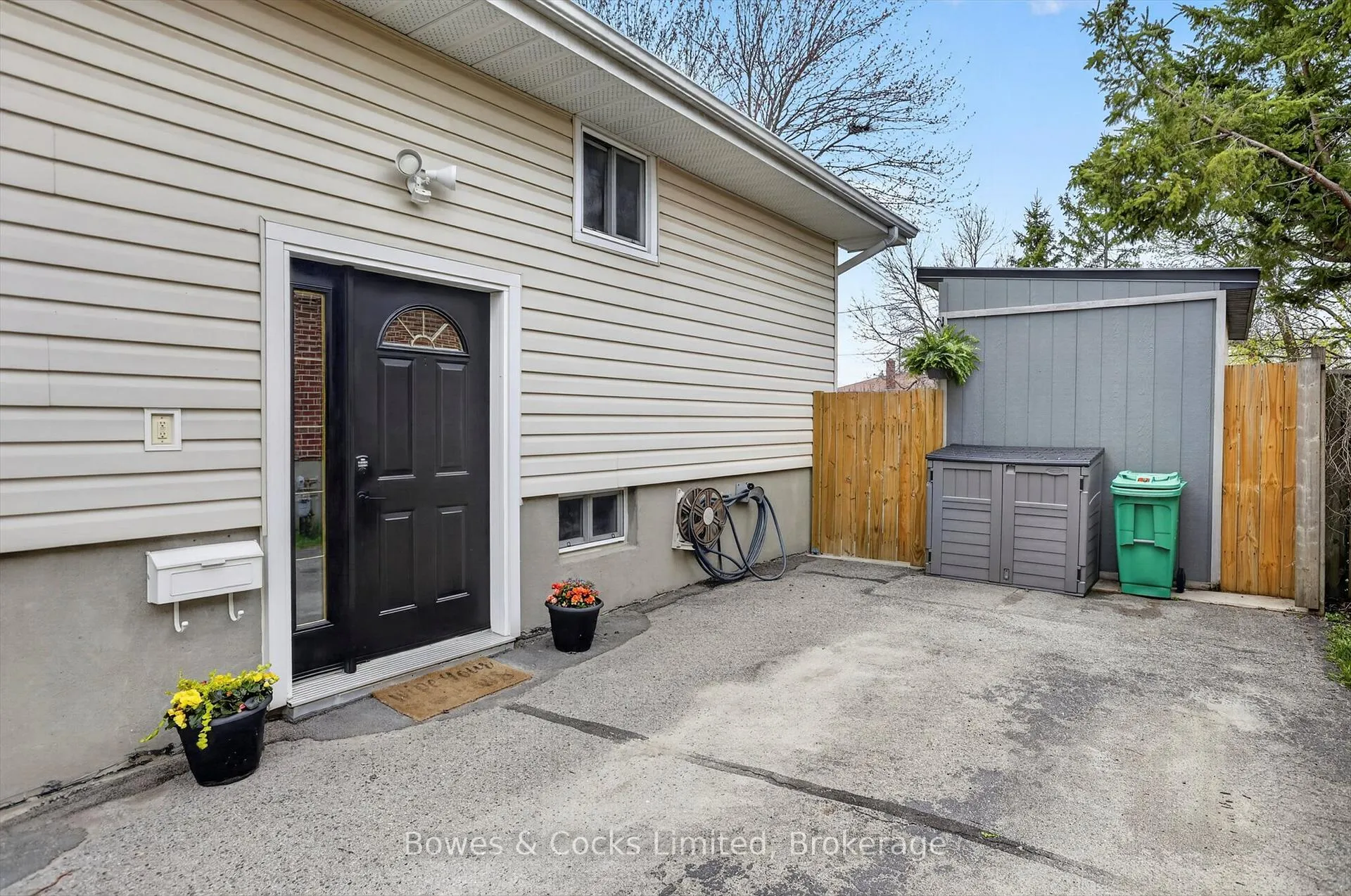 Photo 3 of 832 Cameron Street, Peterborough, Otonabee Ward 1 — HOMEH