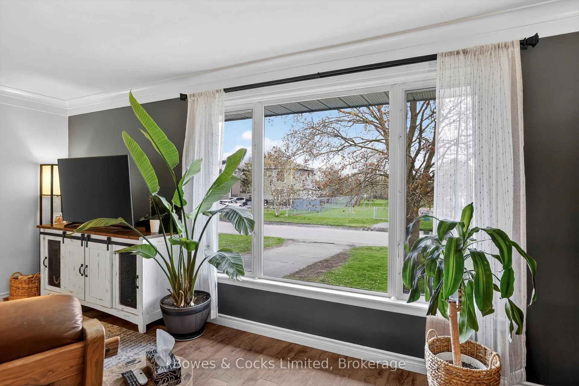 Photo 6 of 832 Cameron Street, Peterborough, Otonabee Ward 1 — HOMEH