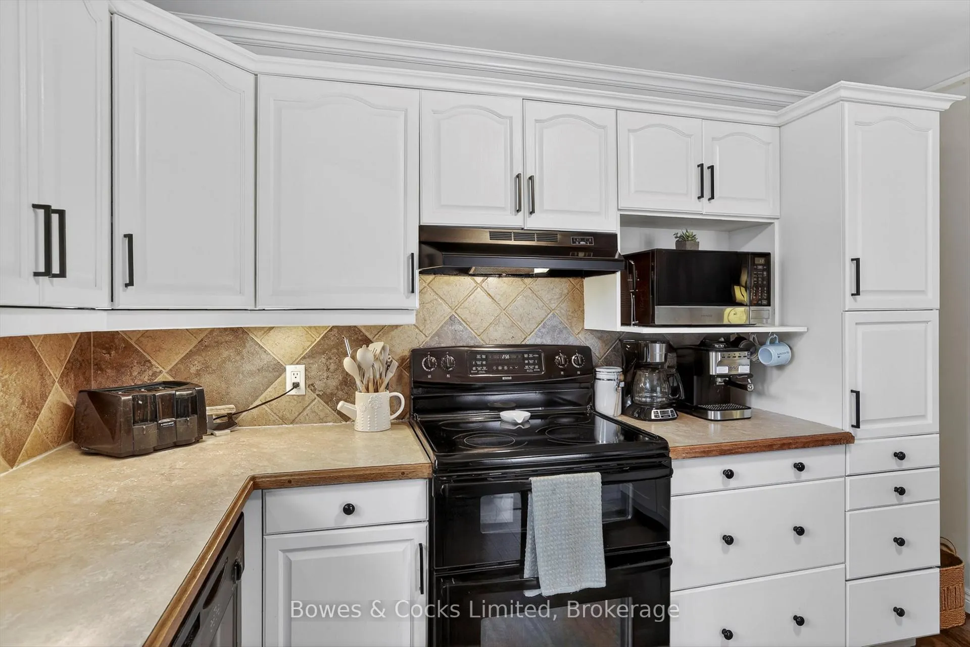Photo 16 of 832 Cameron Street, Peterborough, Otonabee Ward 1 — HOMEH