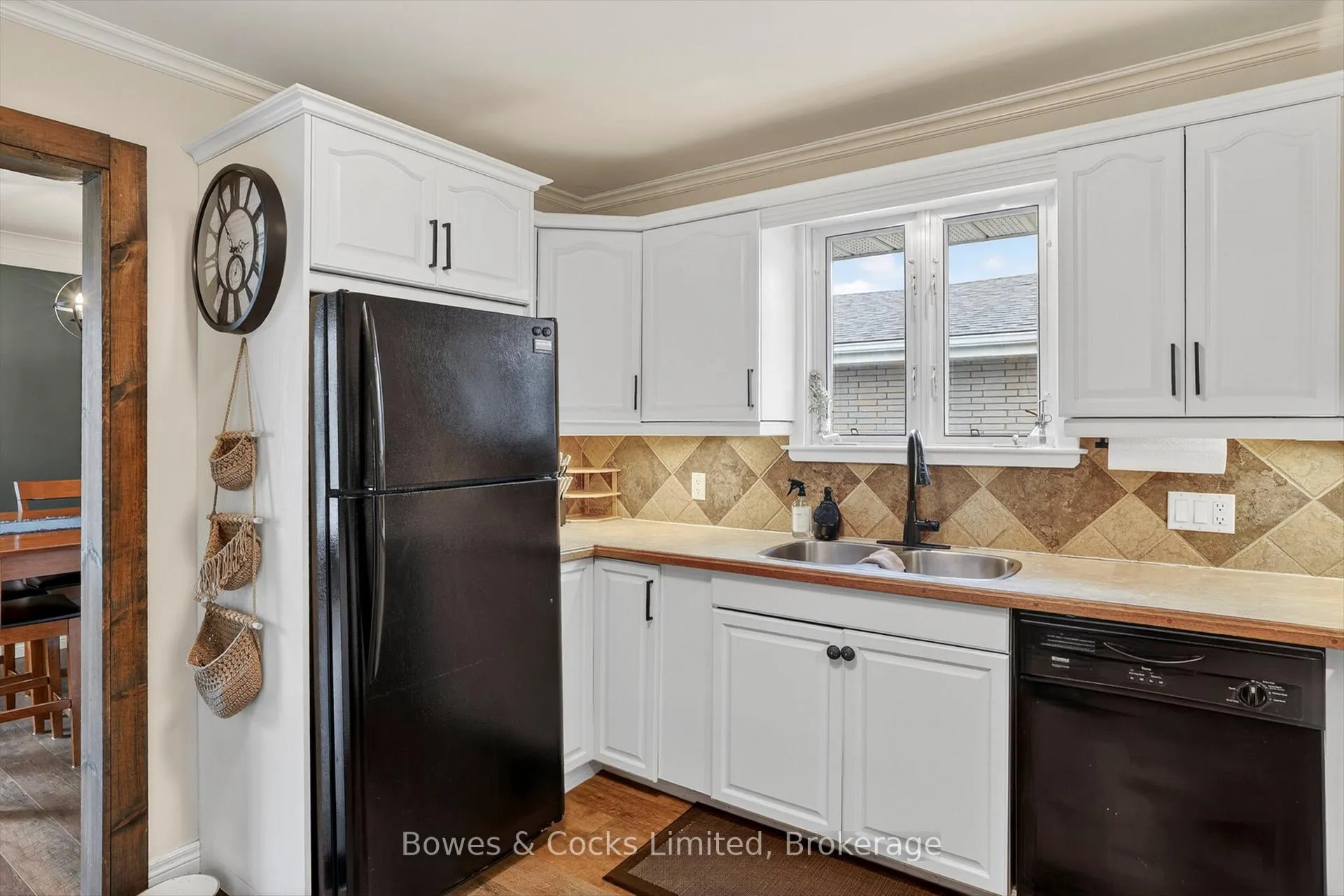 Photo 17 of 832 Cameron Street, Peterborough, Otonabee Ward 1 — HOMEH