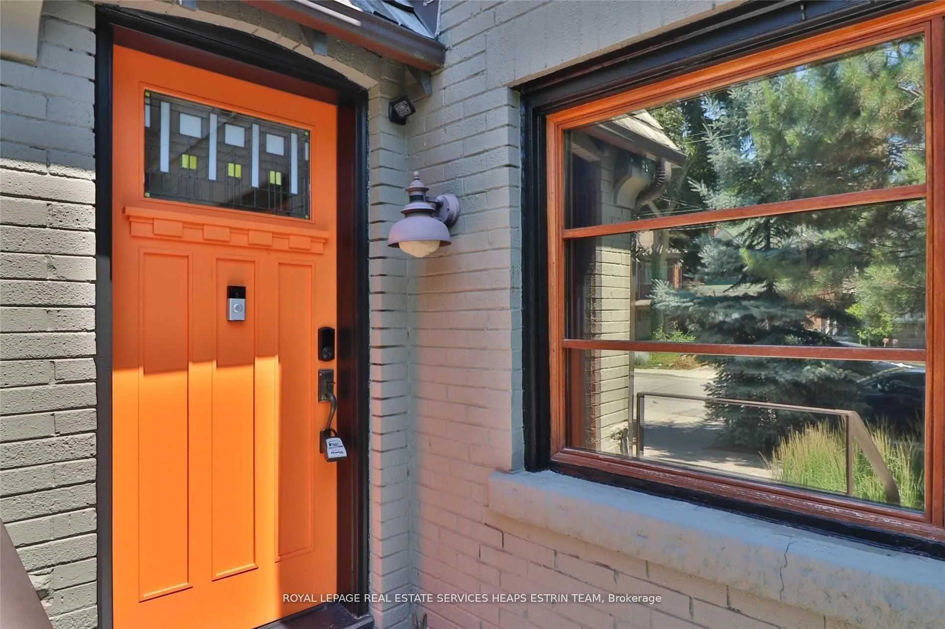 Photo 3 of 45 Cameron Crescent, Toronto, Leaside — HOMEH