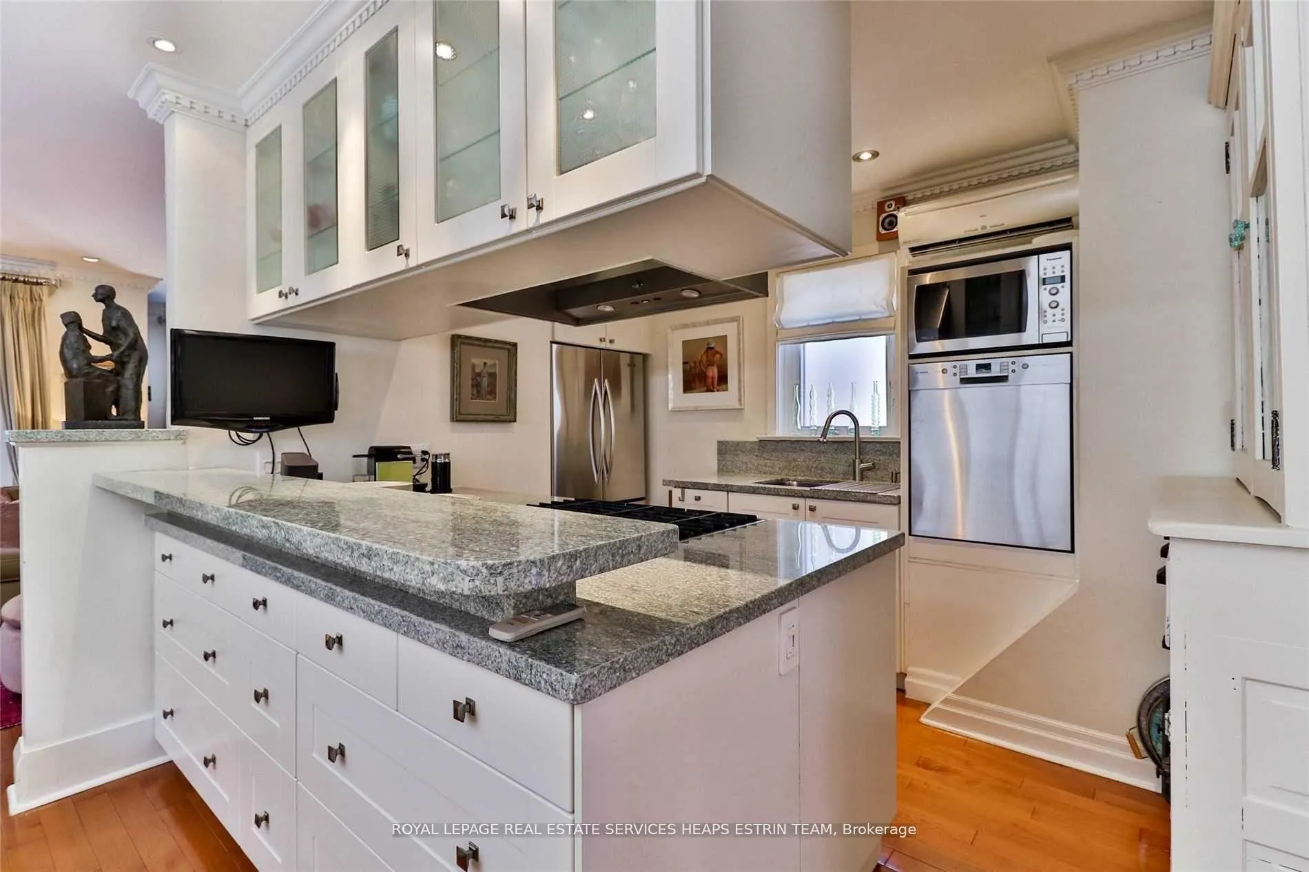 Photo 11 of 45 Cameron Crescent, Toronto, Leaside — HOMEH