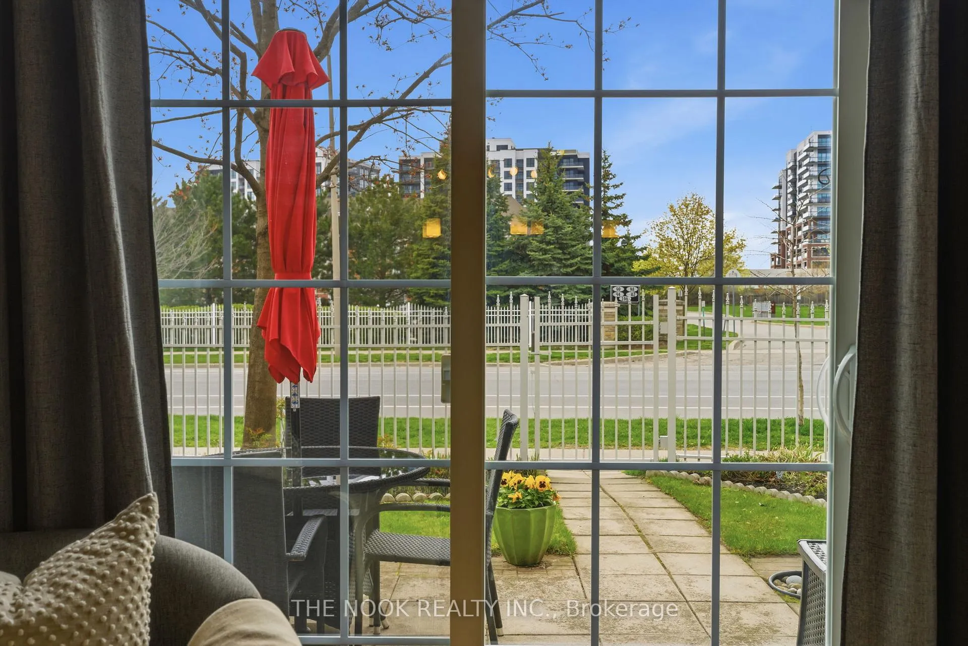 Photo 11 of Unit 107, 91 Aspen Springs Drive, Clarington, Bowmanville — HOMEH