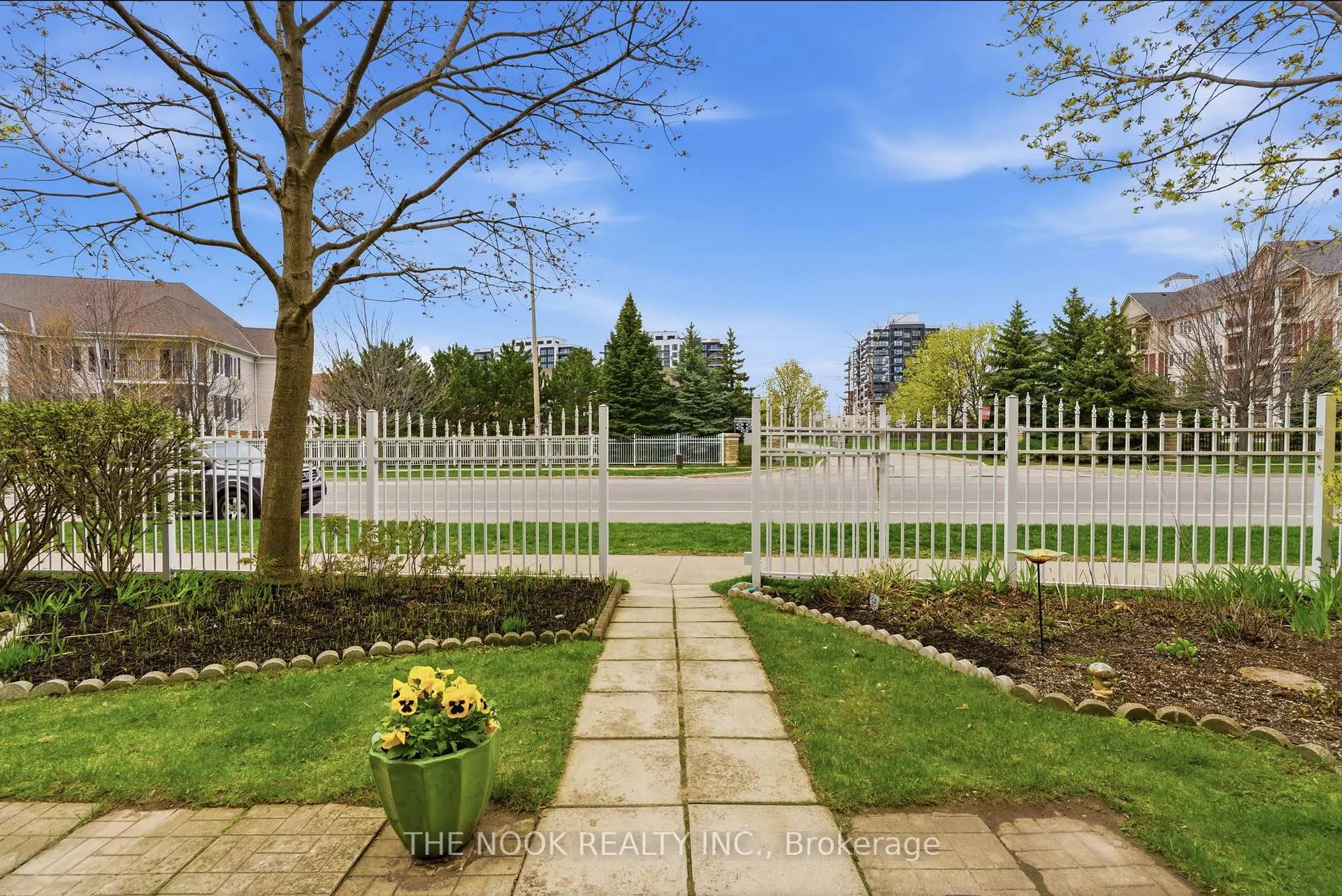 Photo 34 of Unit 107, 91 Aspen Springs Drive, Clarington, Bowmanville — HOMEH