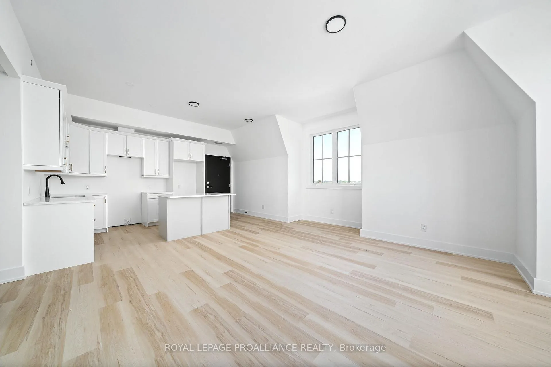 Photo 7 of Unit 302, 941 Charles Wilson Parkway, Cobourg — HOMEH