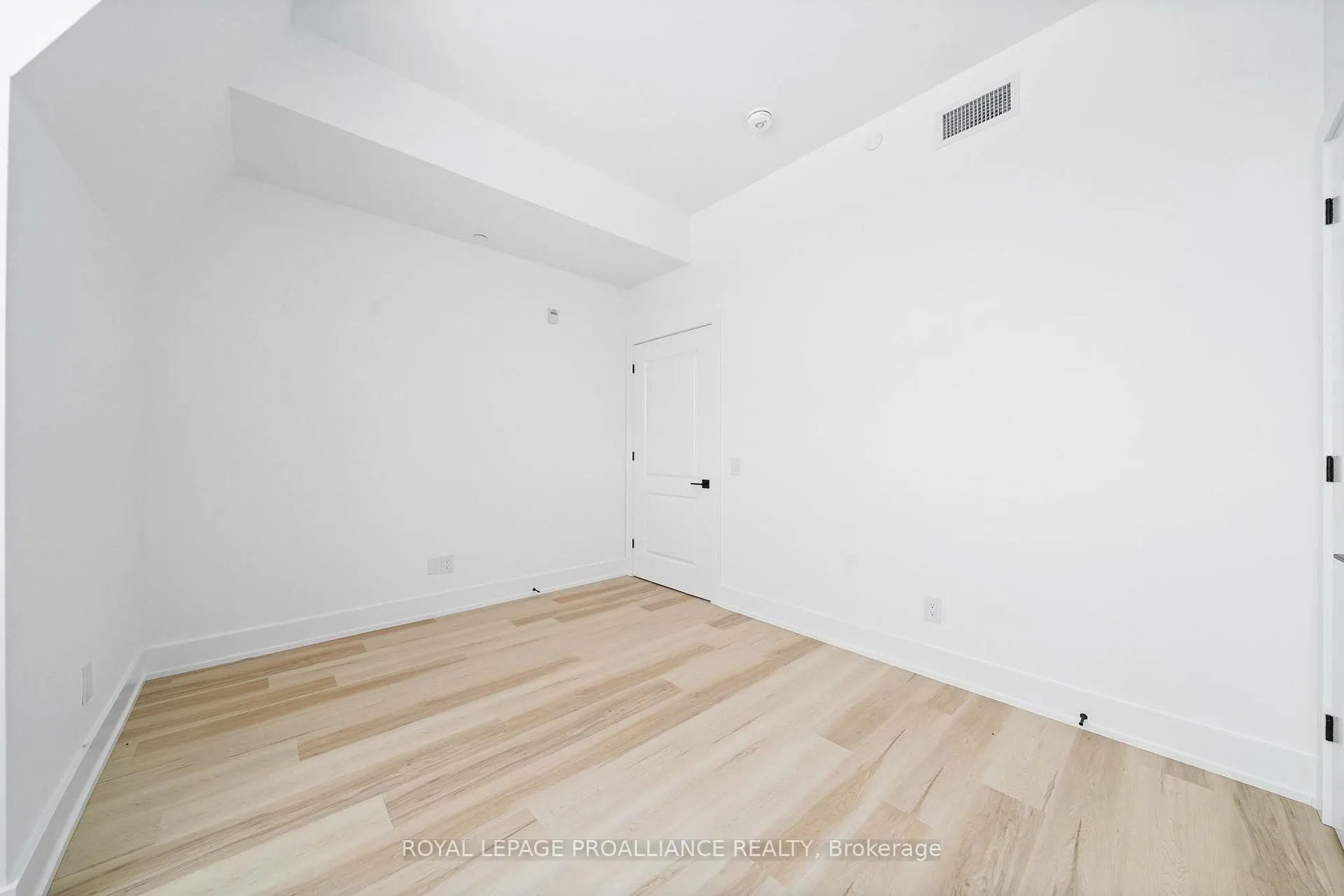 Photo 15 of Unit 302, 941 Charles Wilson Parkway, Cobourg — HOMEH